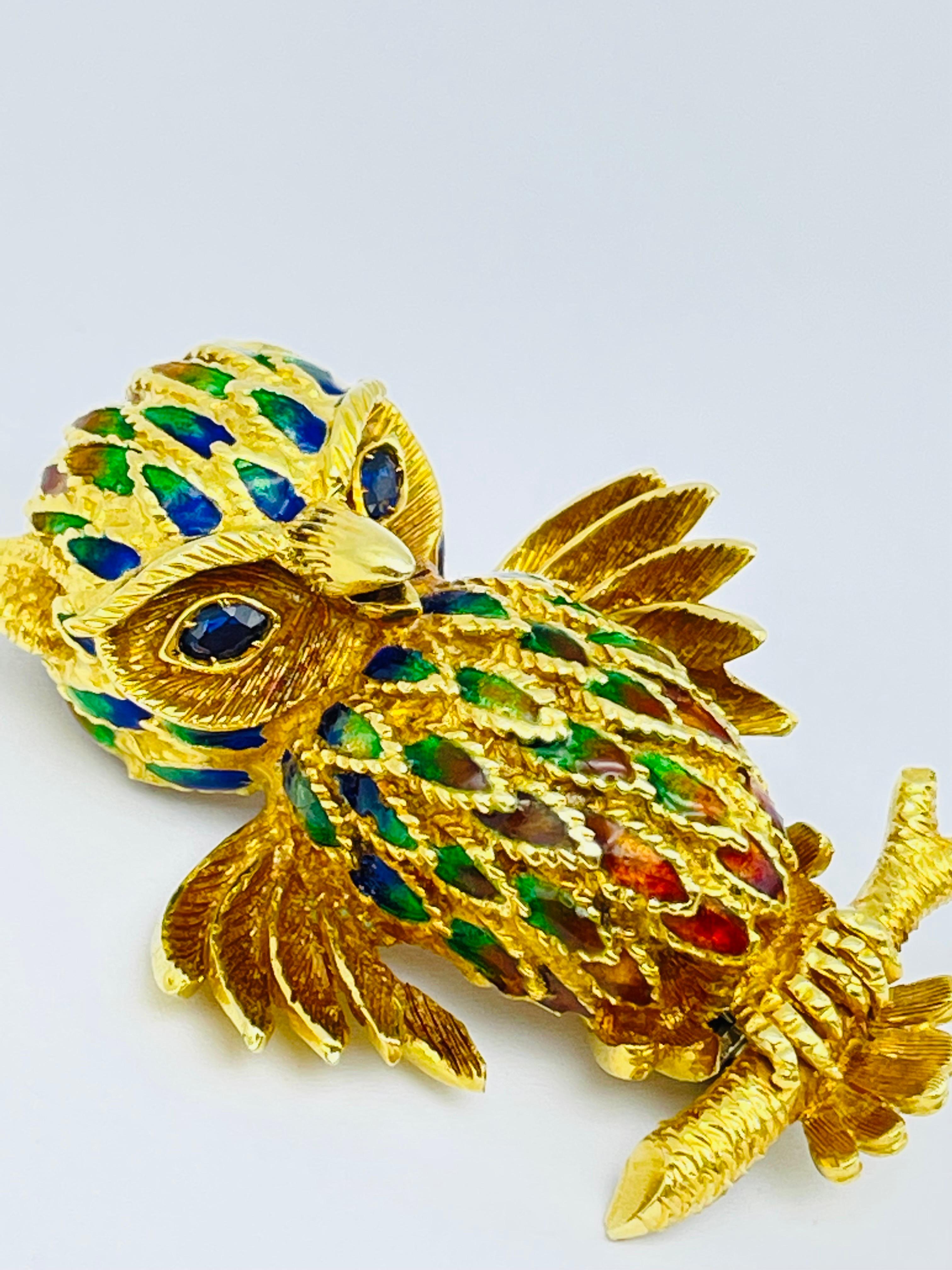 Noble Owl Brooch, 18k Yellow Gold For Sale 2