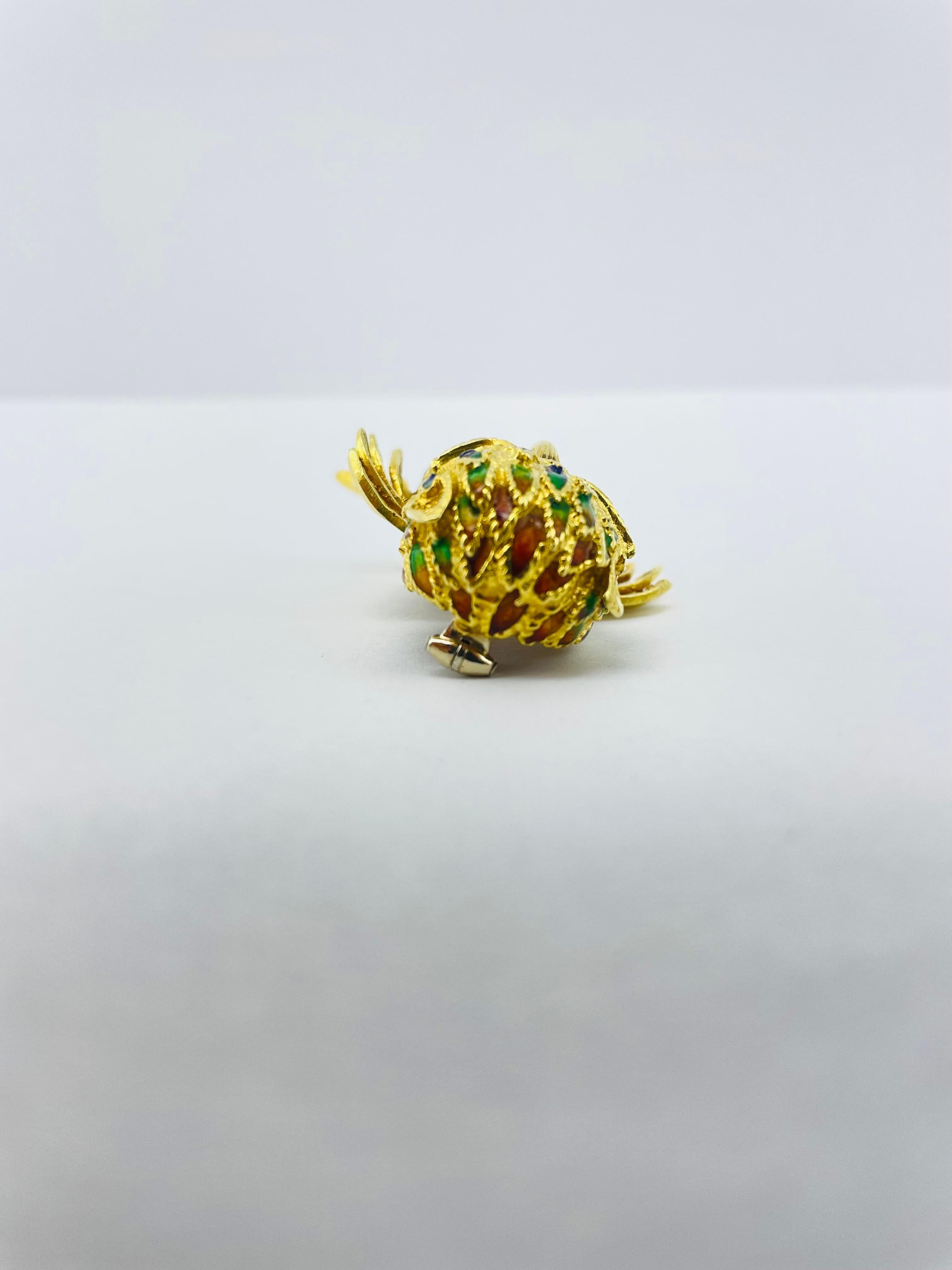 Noble Owl Brooch, 18k Yellow Gold For Sale 1
