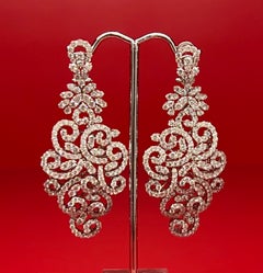 Noble Pair of Monumental 17.38 Carat Diamond Dangling 18 Karat Earrings