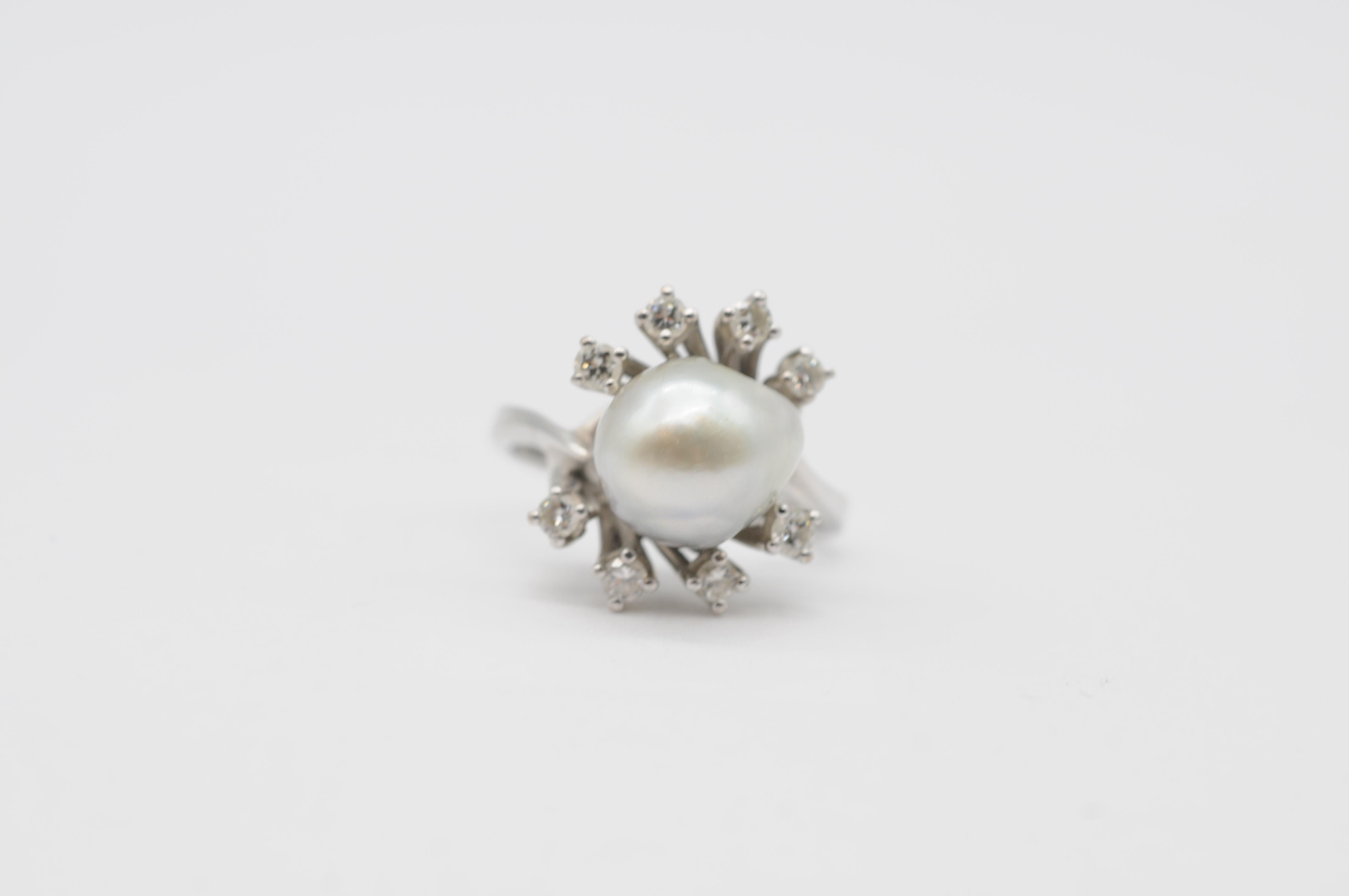 Aesthetic Movement noble pearl and diamond ring in 14k white gold For Sale