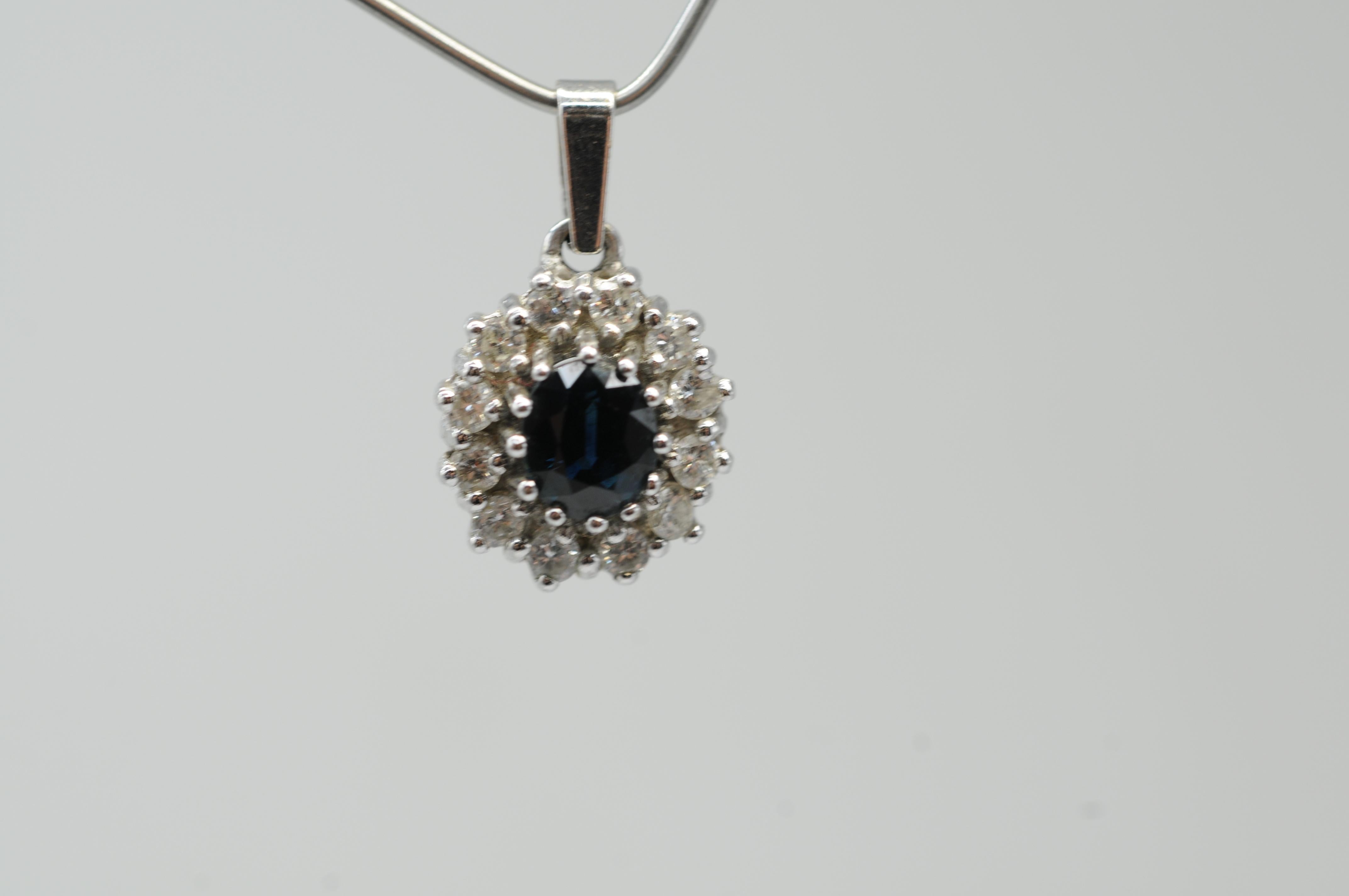 Noble Pendant with diamonds and sapphire in 14k whitegold For Sale 2