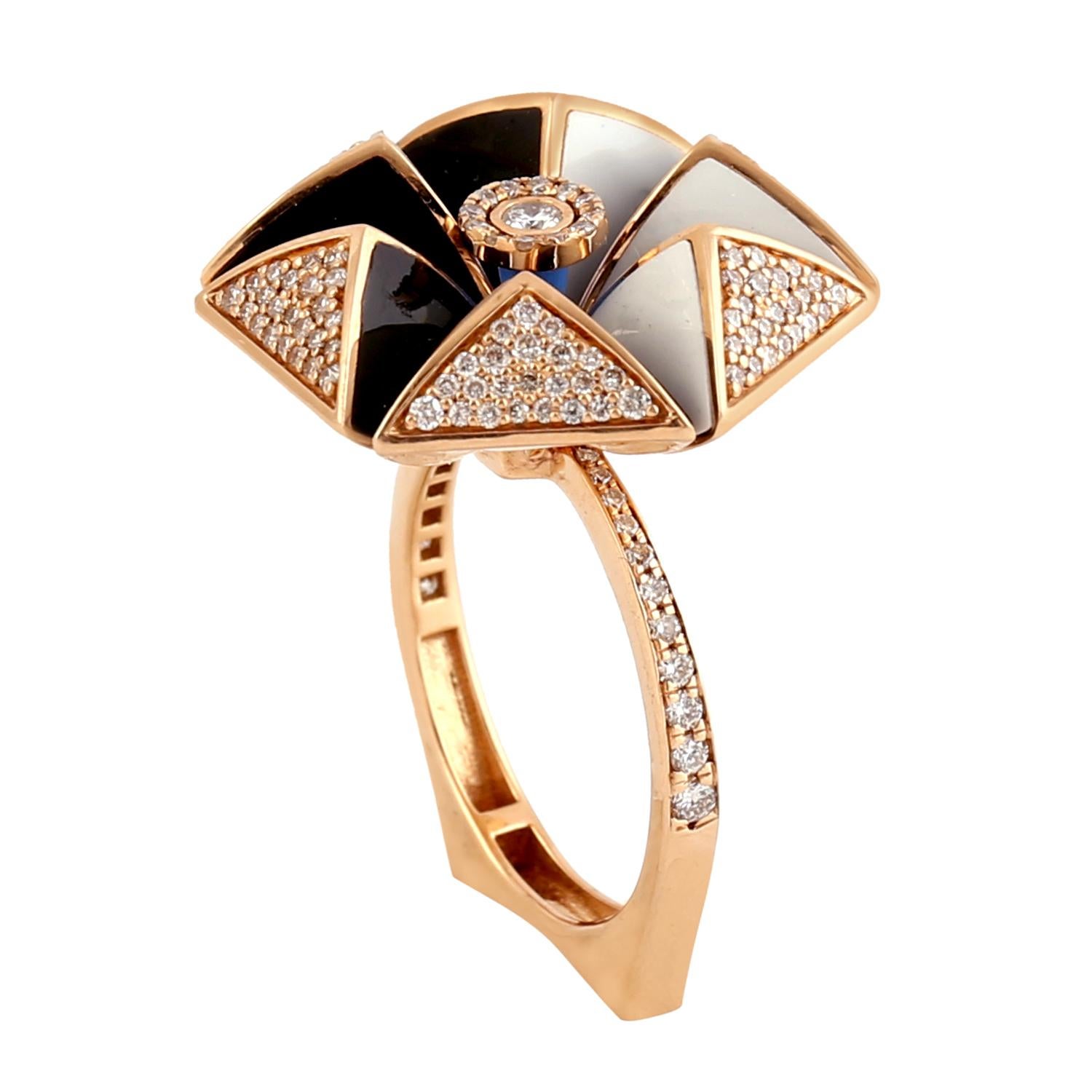Noble Star 18k Rose Gold Ring with Open Concept in Black & White Ceramic In New Condition For Sale In New York, NY