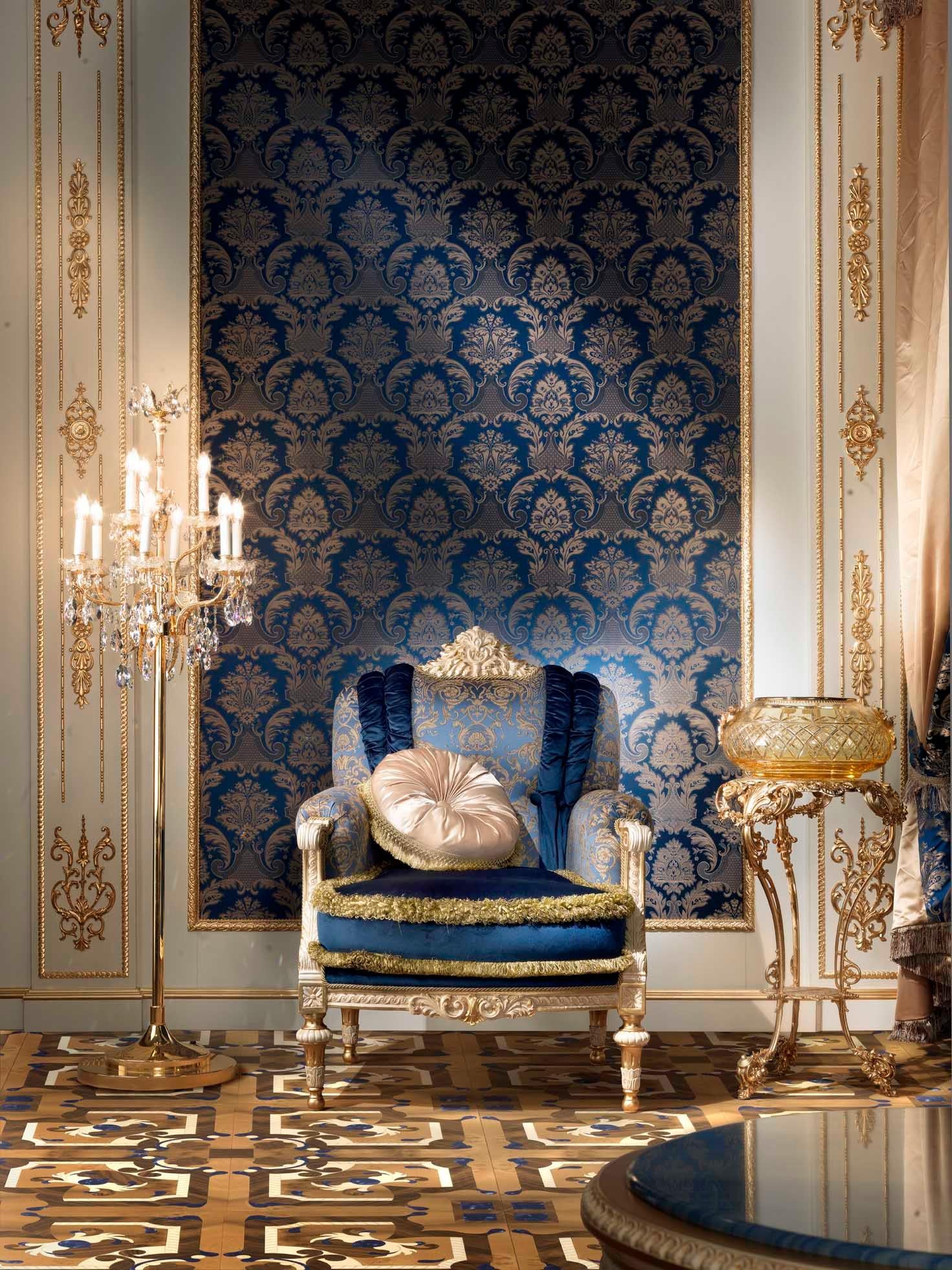 Noble Venetian Armchair in Blue and Gold Fabrics with Pillow In New Condition For Sale In PADOVA, Italy