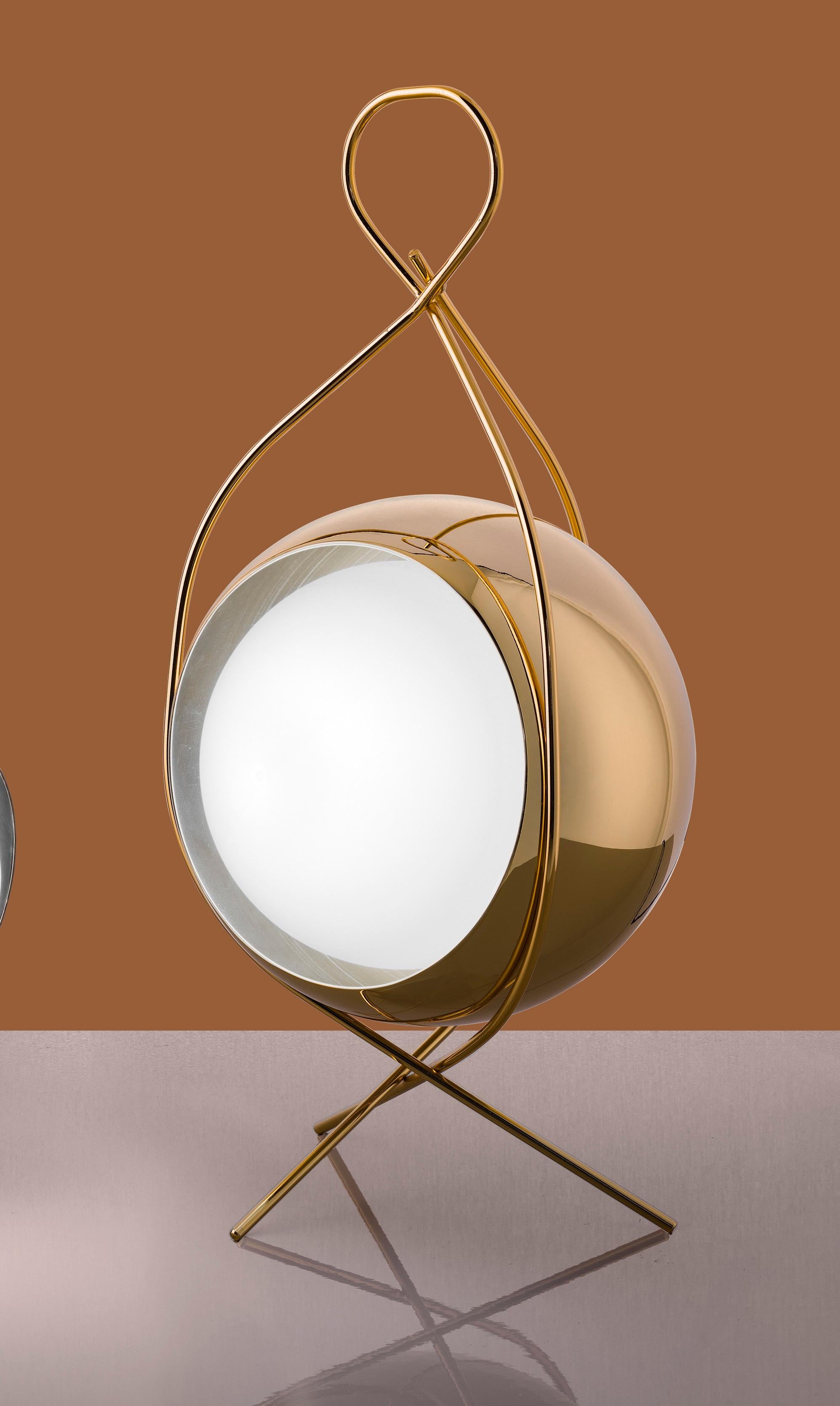 Lampe de bureau Nobody Big par Euroluce Lampadari
Dimensions : Ø 30 x H 42 cm : Ø 30 x H 42 cm.
MATERIAL : Métal et plexiglas.

Disponible en différentes couleurs. Les prix peuvent varier. Toutes nos lampes peuvent être câblées en fonction de chaque