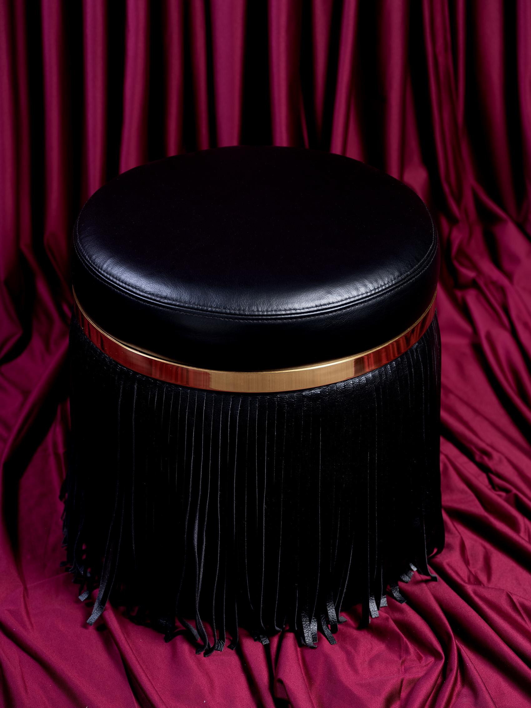 Pouf Nobu en cuir noir en vente 1