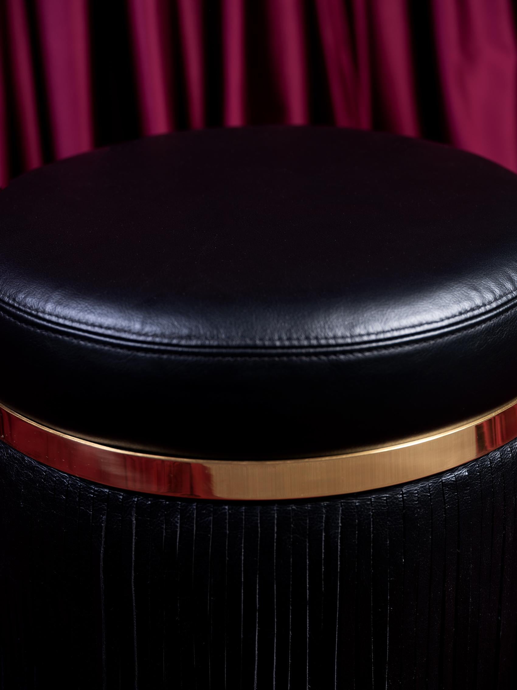 Pouf Nobu en cuir noir en vente 2