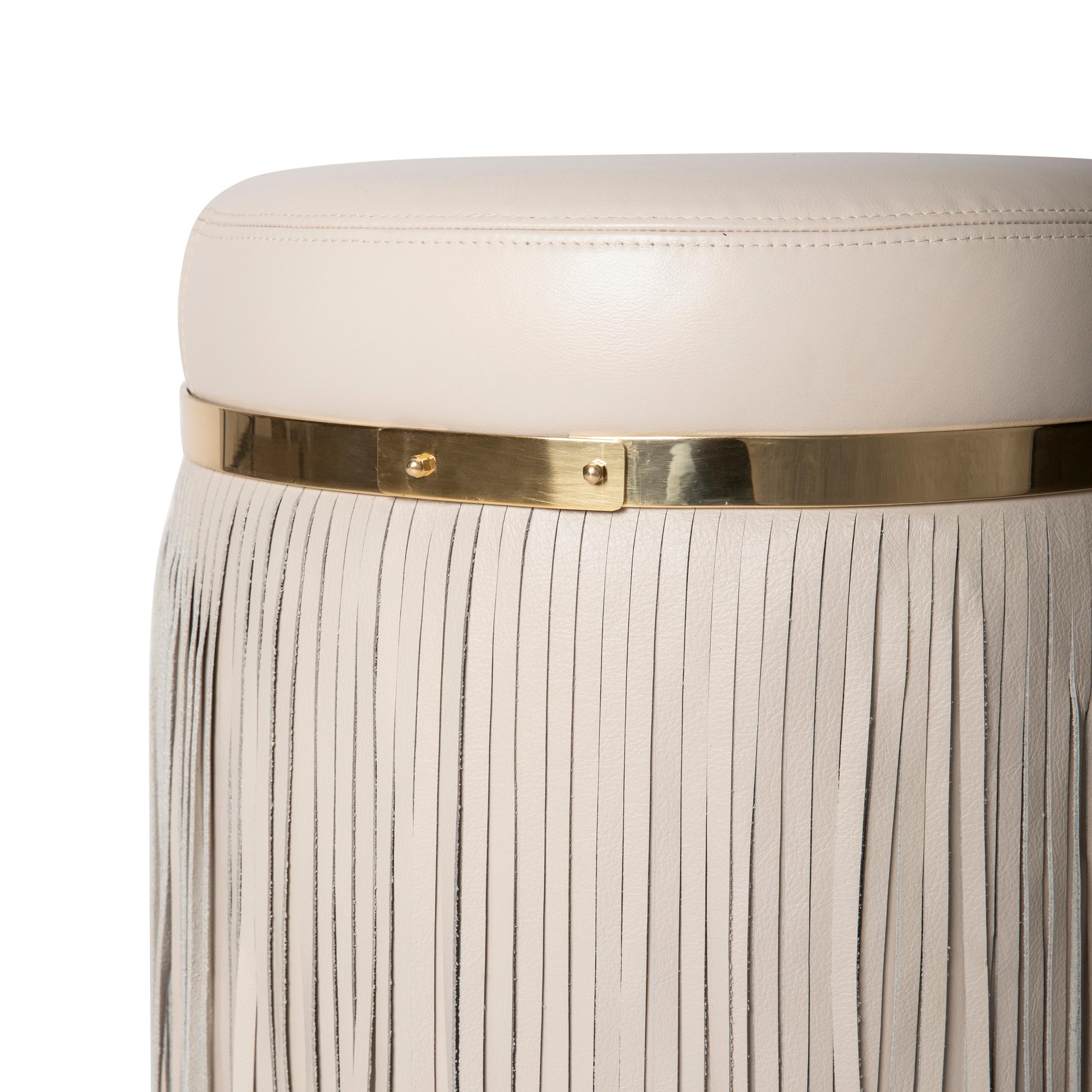 Sudafricano Ottomana Nobu in pelle color crema A. Stone in vendita