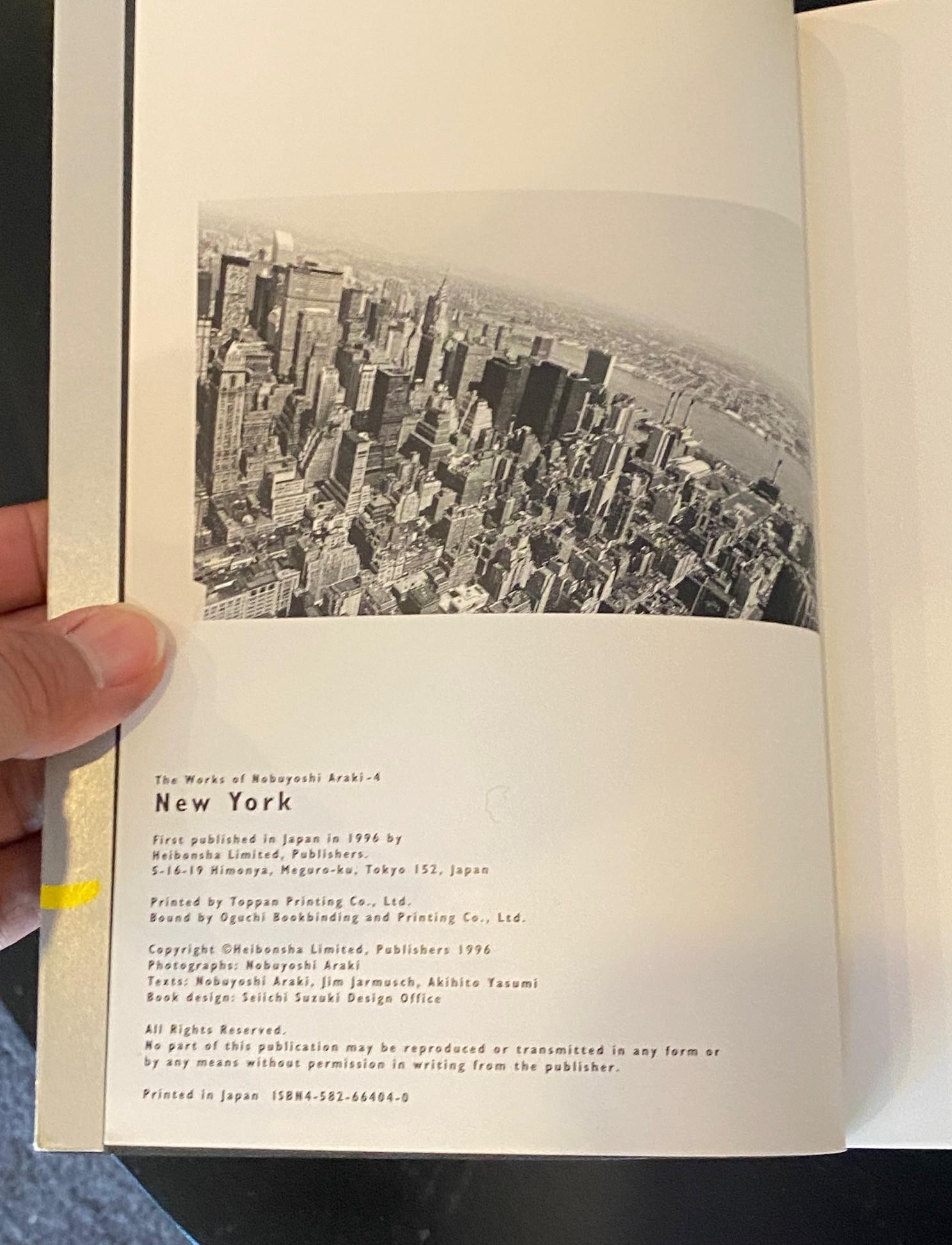 Nobuyoshi Araki, signierte Erstausgabe des Buches New York (Bücherbands 4) mit Zeichnung im Zustand „Gut“ im Angebot in Studio City, CA