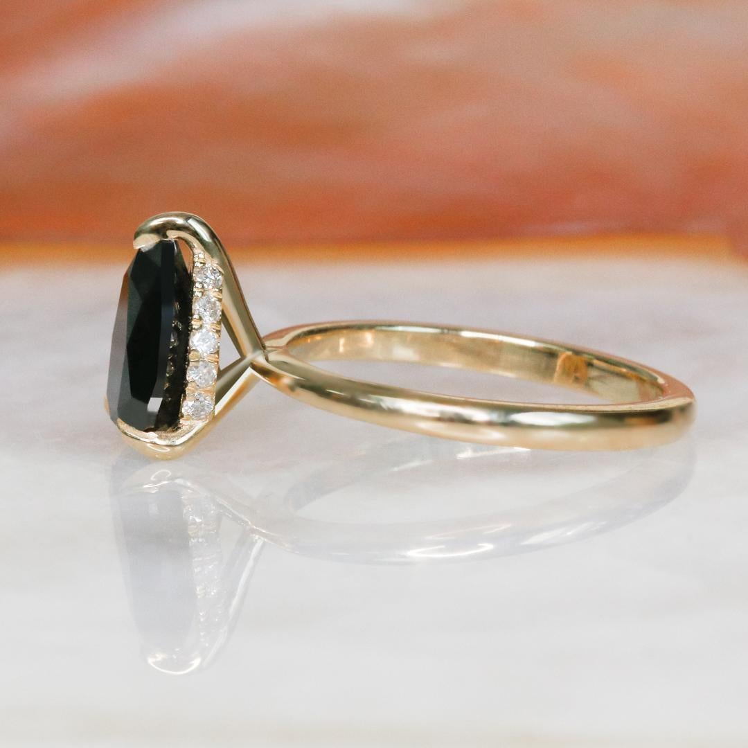 Art Deco Noche Negra Solitaire Natural Black Diamond Pear Cut Engagement Ring - 3.15 Ct For Sale
