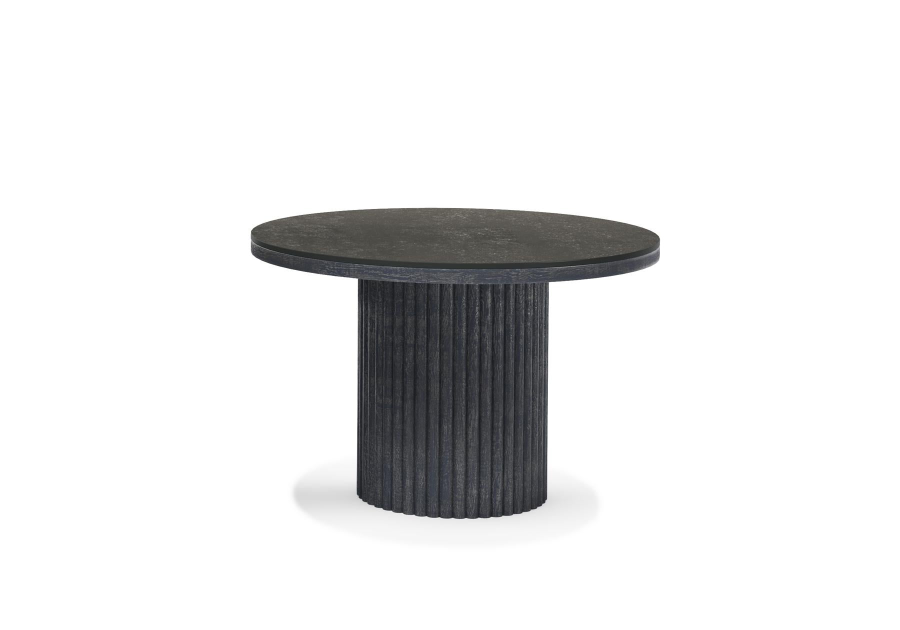 Table basse Noche Pigalle S par SNOC
Dimensions : L 55 x P 55 x H 37 cm : L 55 x P 55 x H 37 cm.
MATERIAL : Bois de teck, céramique. 


La Collection Pigalle met en avant la sensation de légèreté et de solidité avec sa structure en squelette