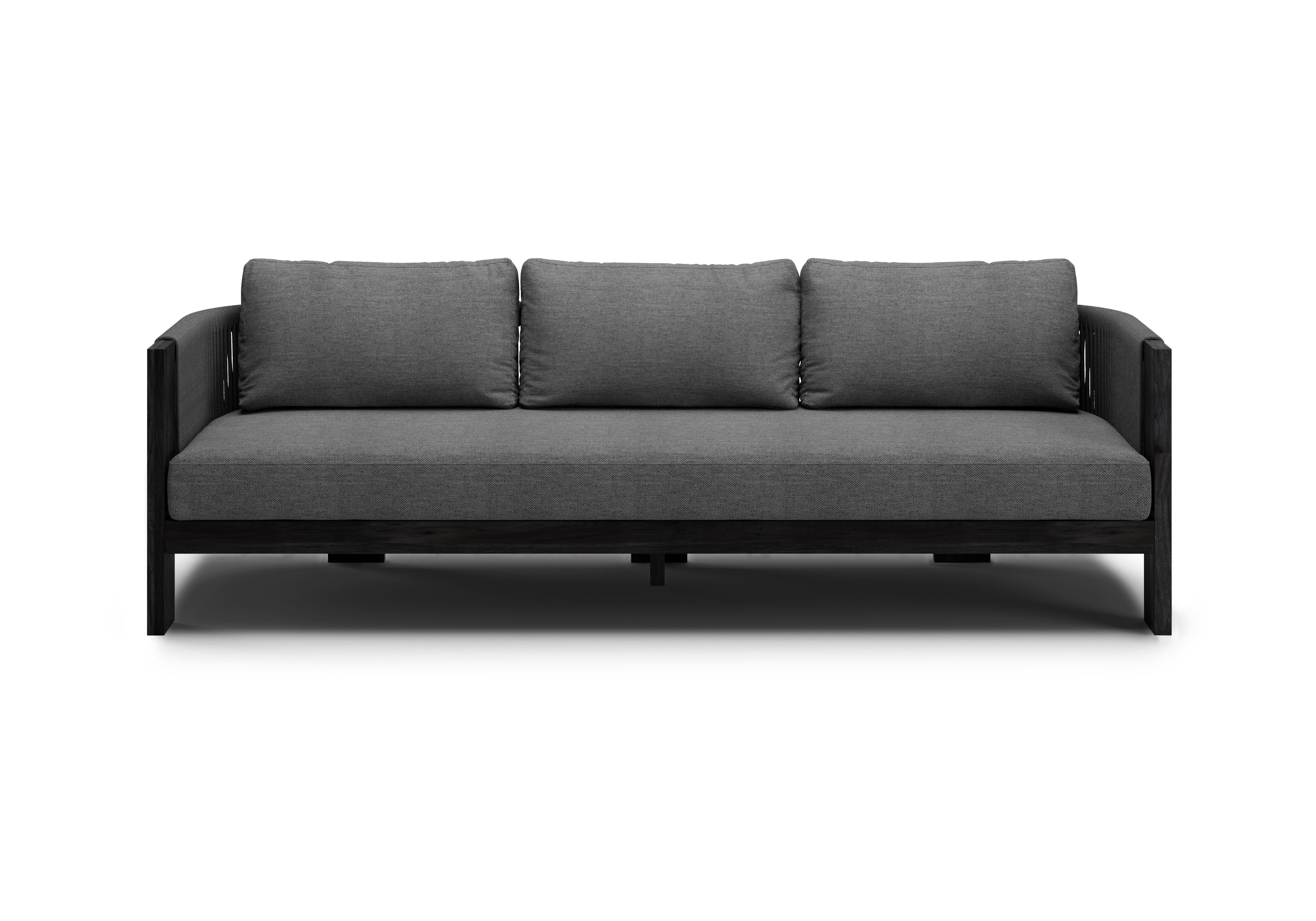 Sofá 3 plazas Noche Ralph by SNOC
Dimensiones: An 232 x Pr 80 x Al 65 cm.
Materiales: Madera de teca, cuerda acrílica, tejido Sunbrella. 


La Colección Ralph-ash consta de un conjunto de salón, un conjunto de mesa de comedor, un carrito de bar, un