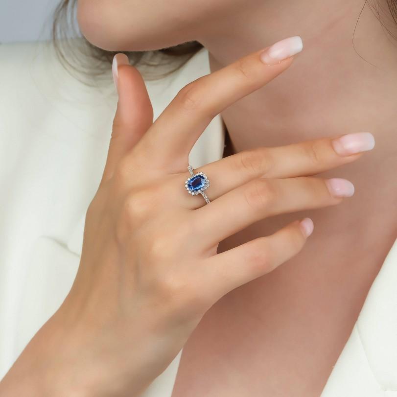 Modern 1.40ct Ceylon Royal Blue Sapphire And Diamond Ring For Sale