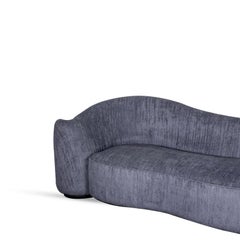 Nocturne Sofa - Samtige Tiefe trifft auf kinematische Kurven