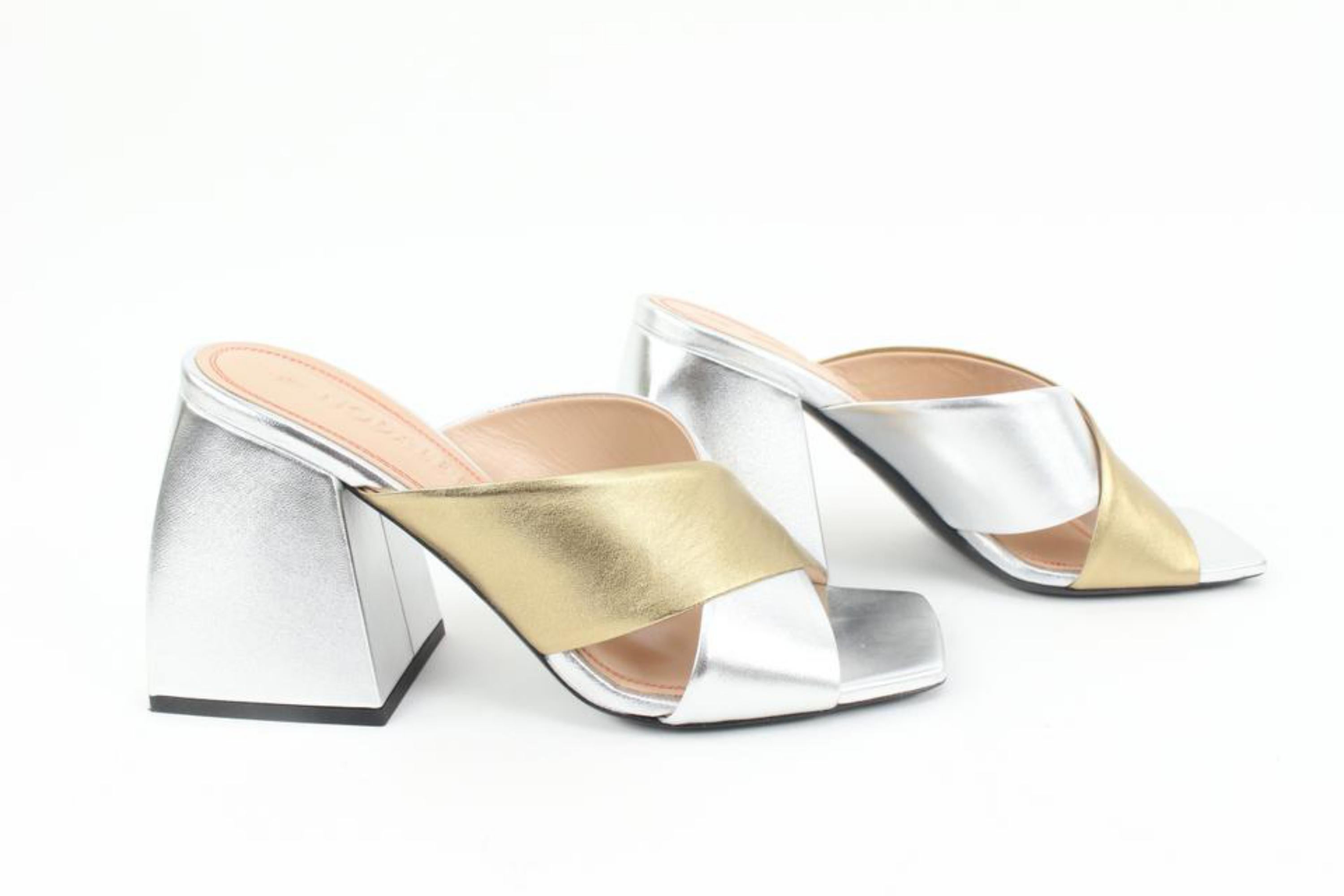 Nodaleto Size 40 Silver x Gold Leather Bulla Banks Block Heel Sandals 43n321s In New Condition In Dix hills, NY