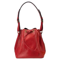 Noé in red leather