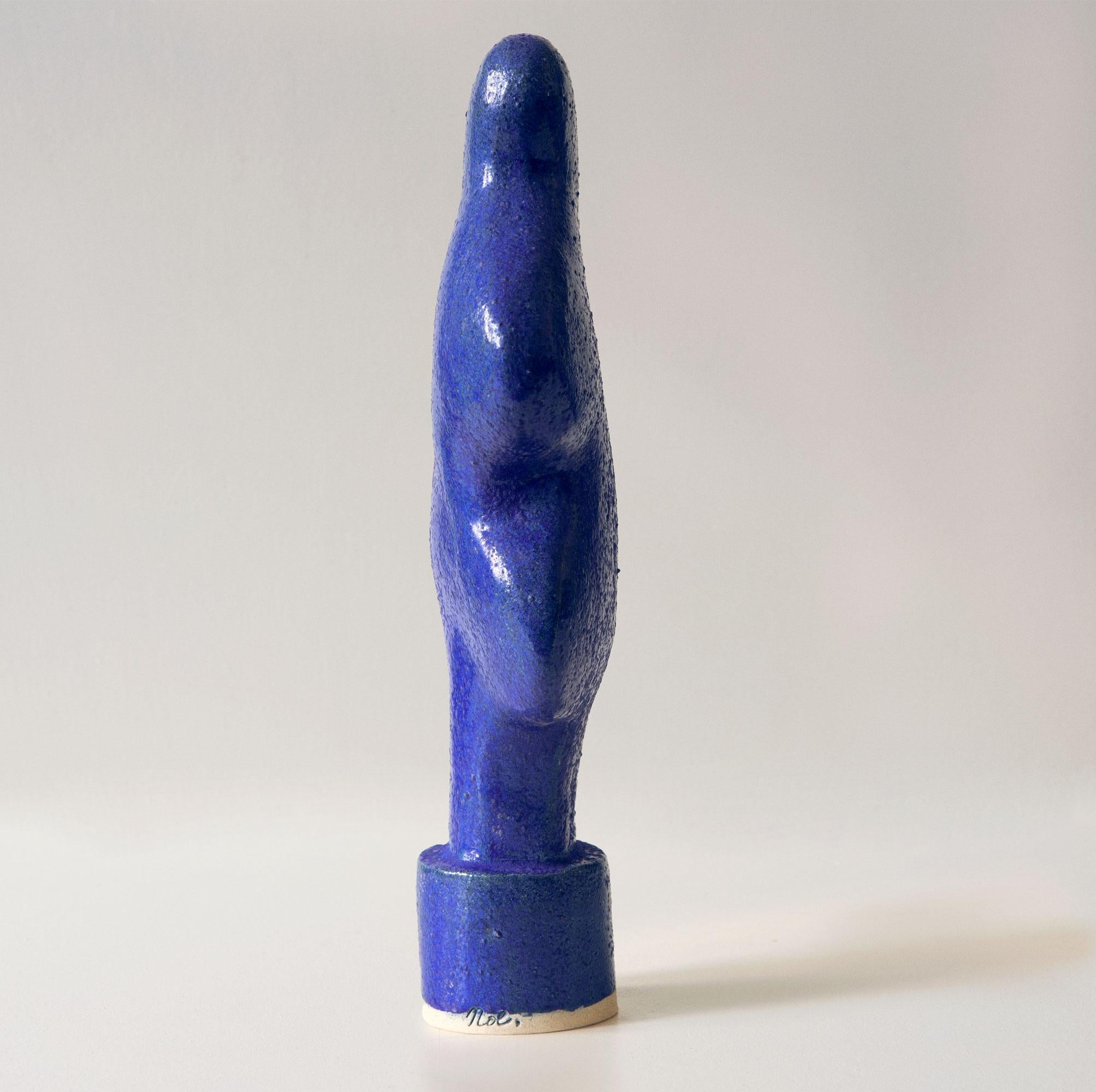 Dogu Lady 61 - Sculpture en cramique bleue abstraite moderne et minimaliste en vente 1