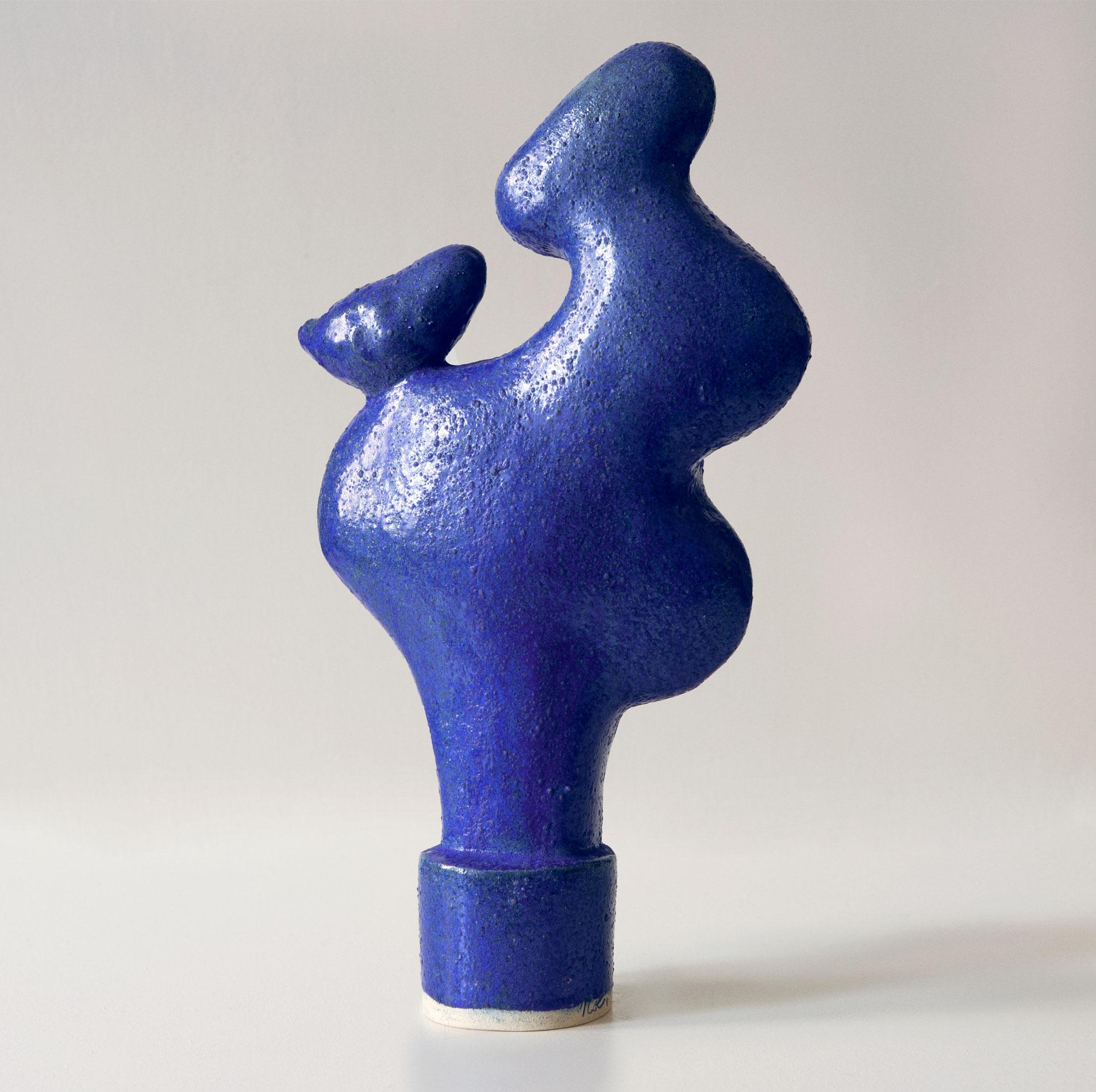 Noe Kuremoto Abstract Sculpture - Dogu Lady 61 - Modern Minimal Abstract Blue Ceramic Sculpture