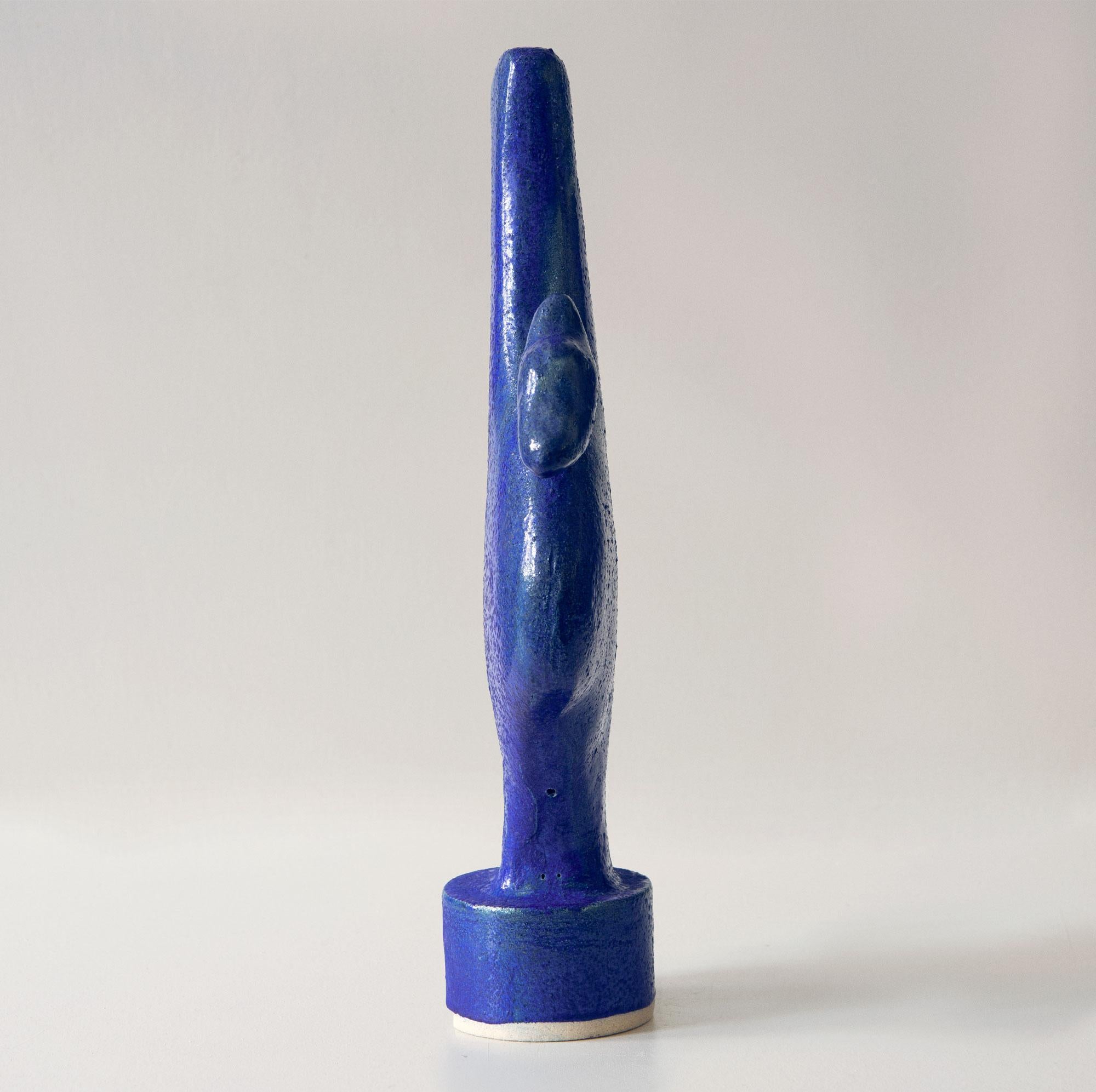 Escultura de cerámica original de Noe Kuremoto.

Inspiradas en las figuras prehistóricas japonesas Dogū del periodo Jōmon, las formas de arcilla decorada presentan tradicionalmente ojos, caderas y pechos exagerados y se cree que son símbolos de