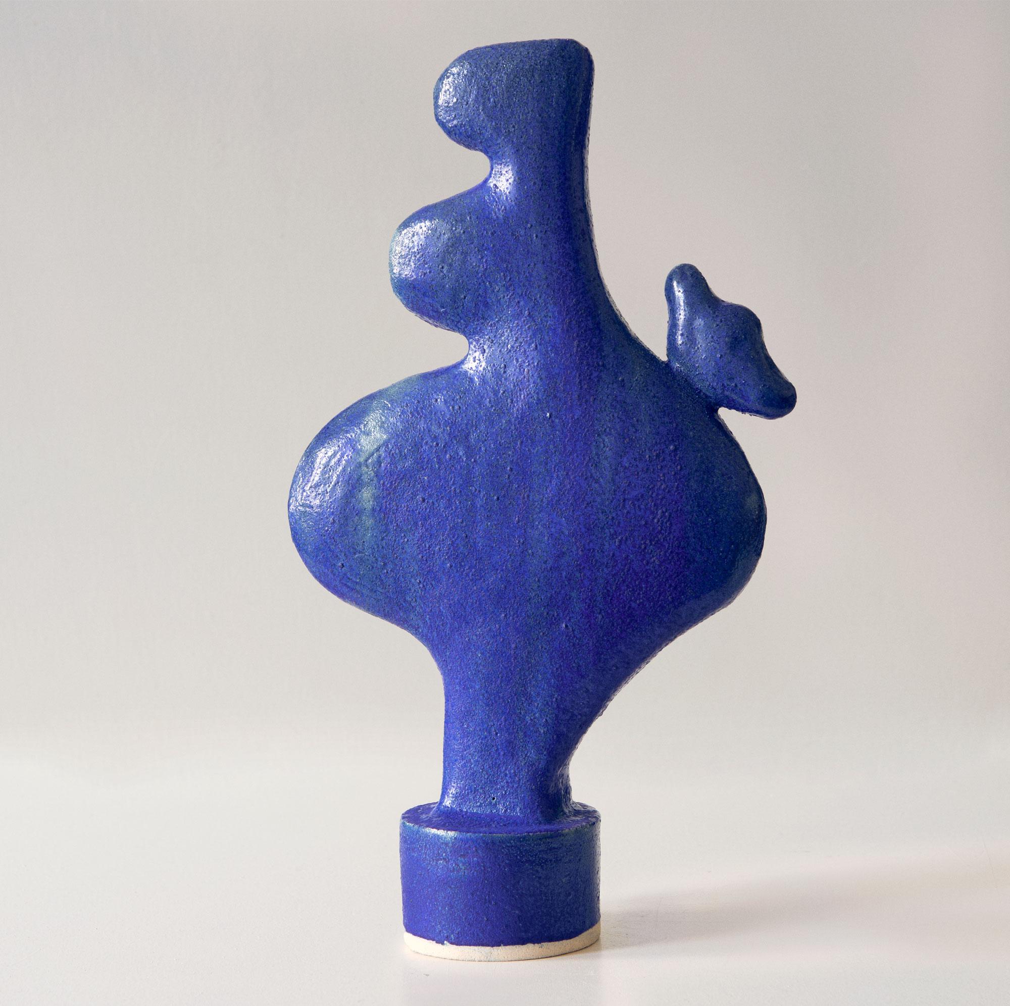 Noe Kuremoto Abstract Sculpture - Dogu Lady 62 - Modern Minimal Abstract Blue Ceramic Sculpture