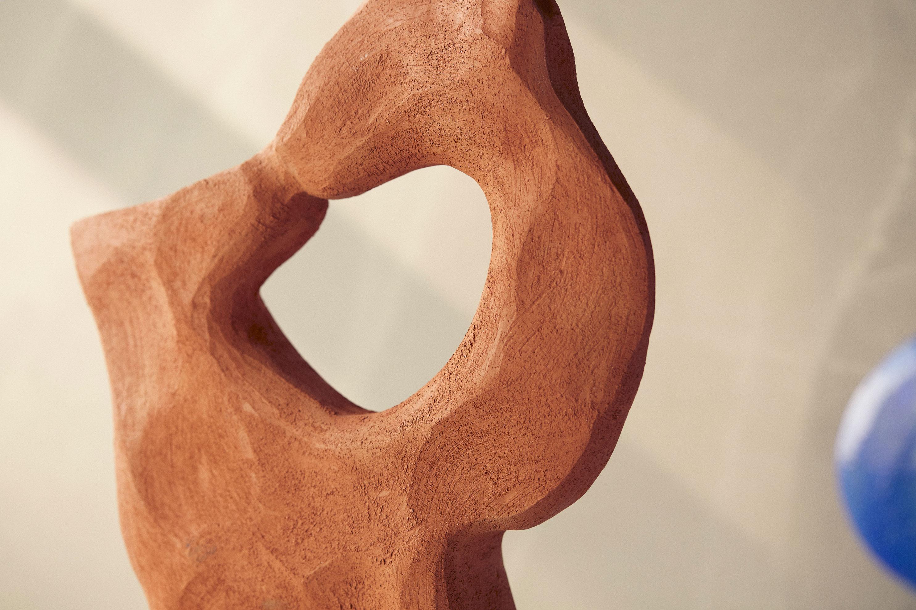 Tr (Terracotta) 31 - Sculpture en terre cuite abstraite et moderne en vente 4