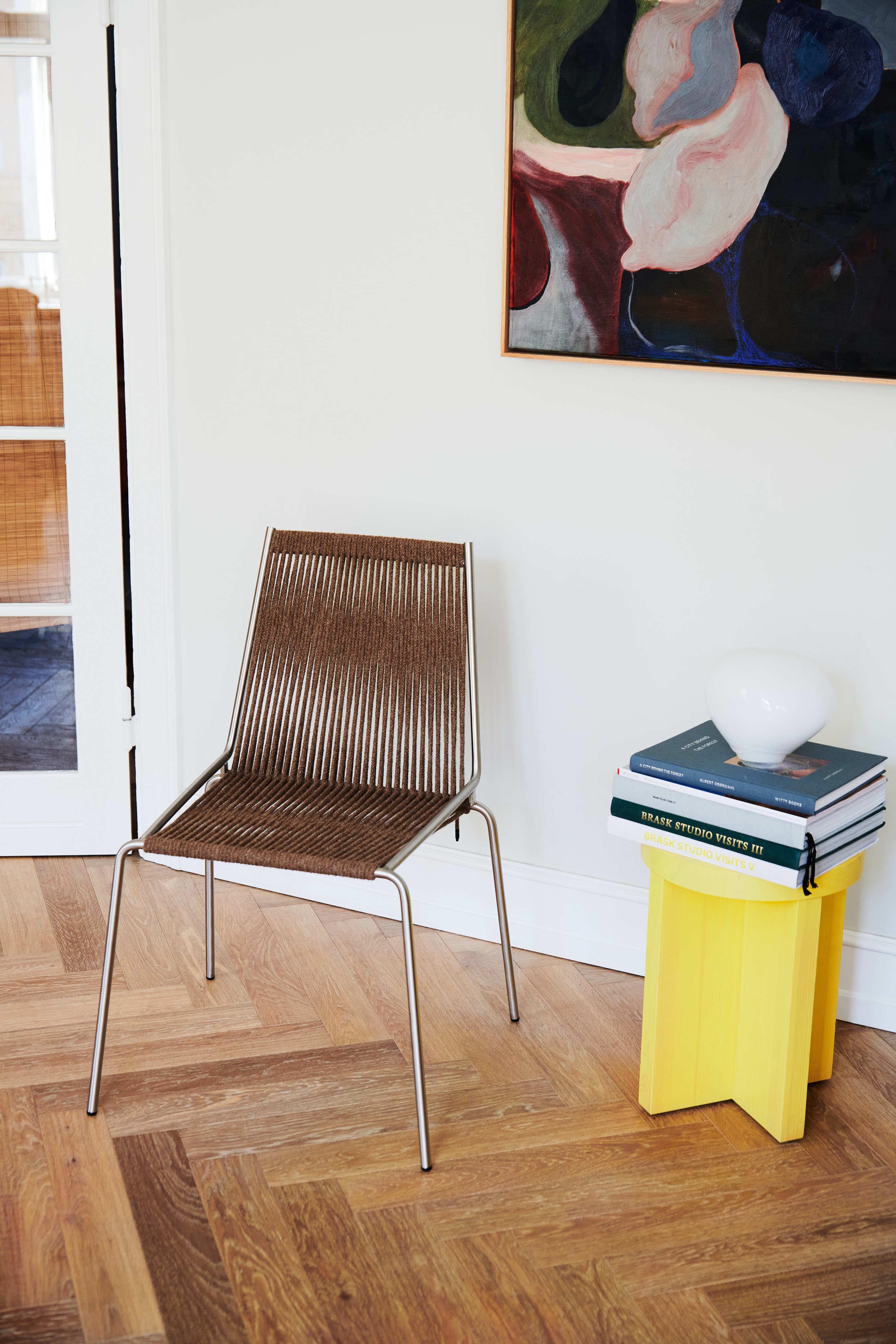 Sedia Noel di Thorup Copenhagen
Dimensioni: P 58 x L 57 x H 82 cm.
Materiali: Acciaio inossidabile, lana.

Disponibile in altri colori. Contattateci.

Thorup Copenhagen è uno studio di design danese indipendente, fondato nel 2017 da Kasper Thorup,