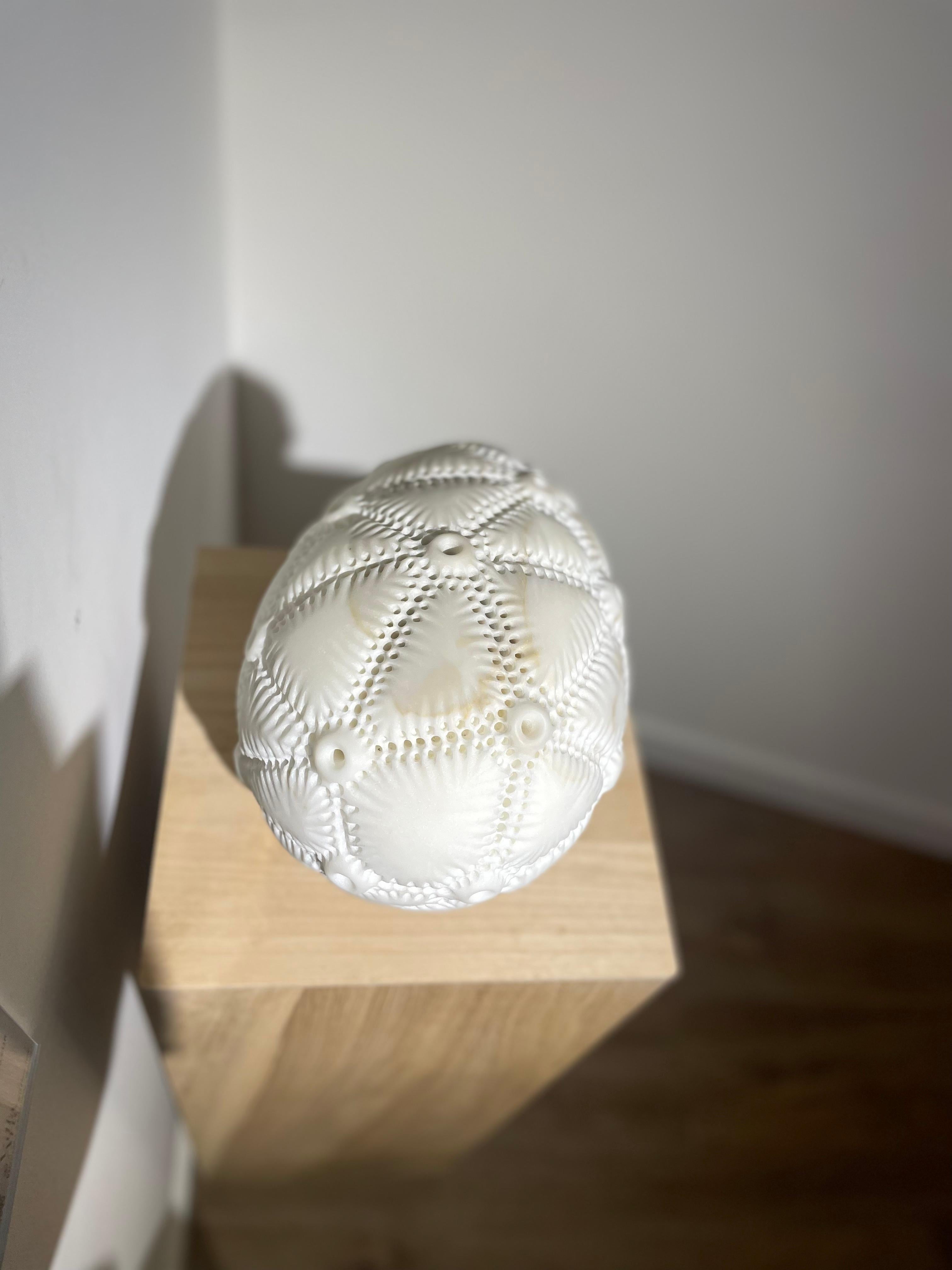 Cicatrices - Siglo XXI, Escultura de mármol, Formas orgánicas, inspiradas en la naturaleza - Abstract Sculpture Negro de Noemi Palacios