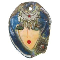 NOEMI SAREL Broche en céramique Mixed Media Lady In Blue