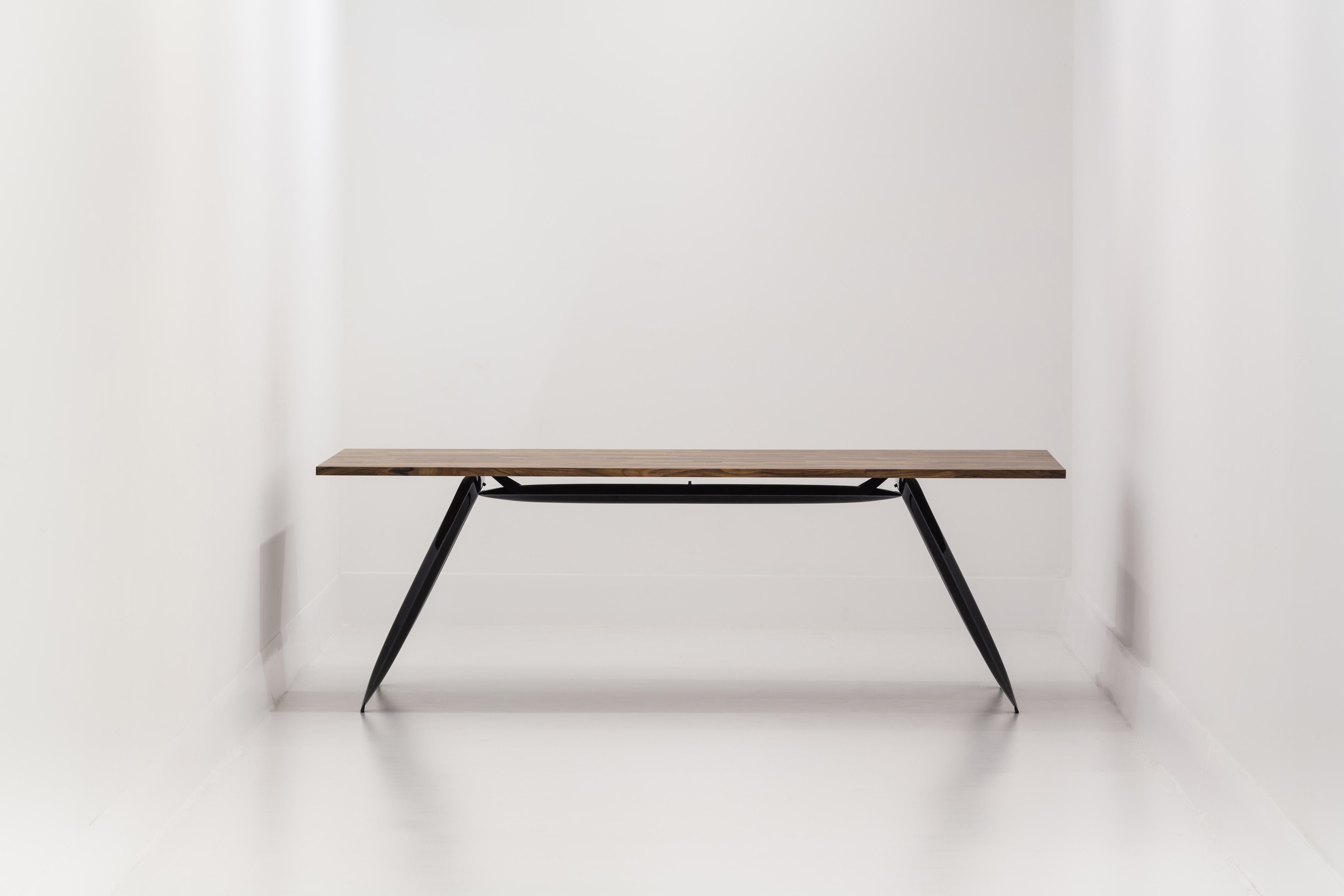 Nogi-Schreibtisch aus poliertem schwarzem, glänzendem Kohlenstoffstahl von Zieta (Polnisch) im Angebot