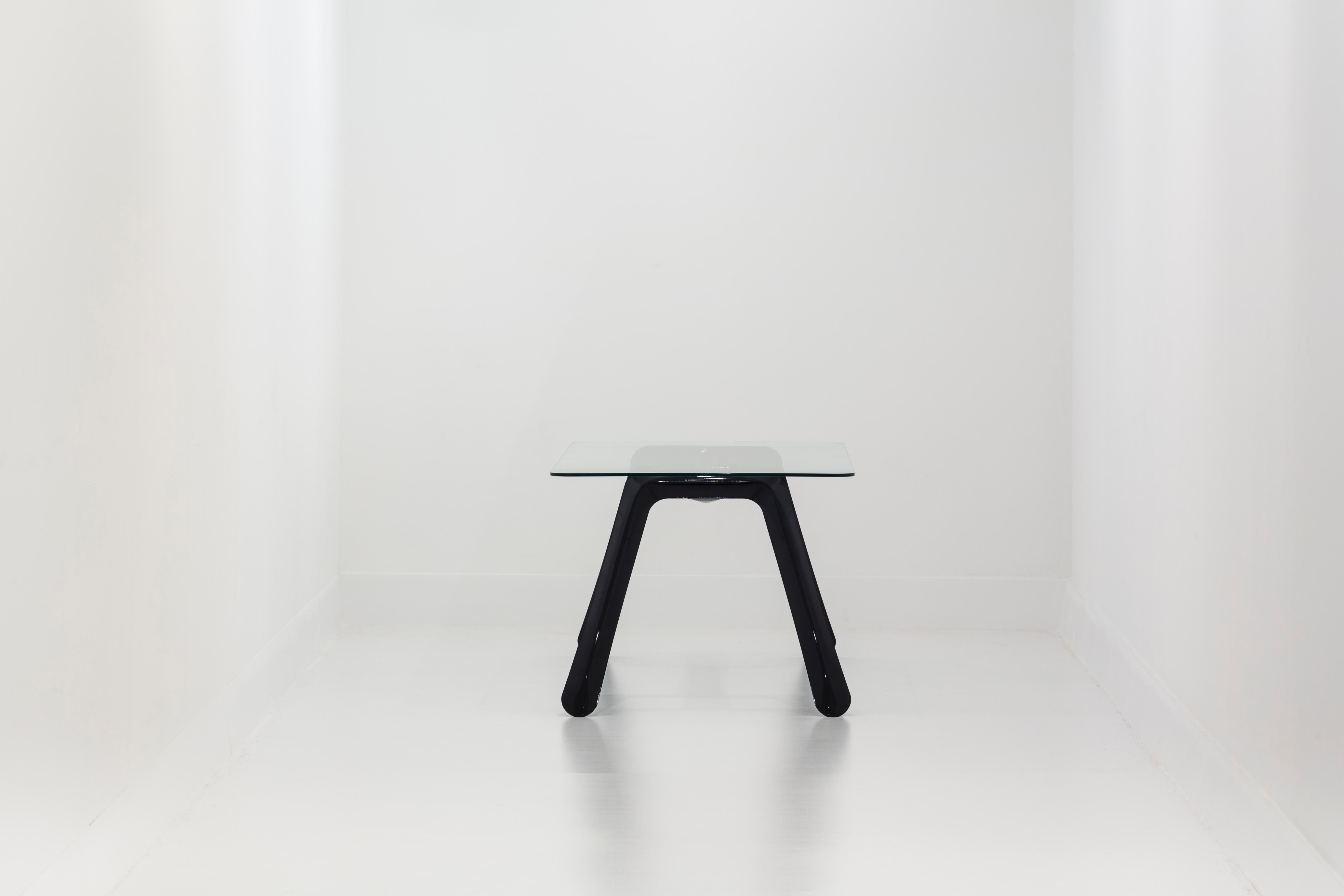Nogi-Schreibtisch aus poliertem schwarzem, glänzendem Kohlenstoffstahl von Zieta im Zustand „Neu“ im Angebot in Beverly Hills, CA