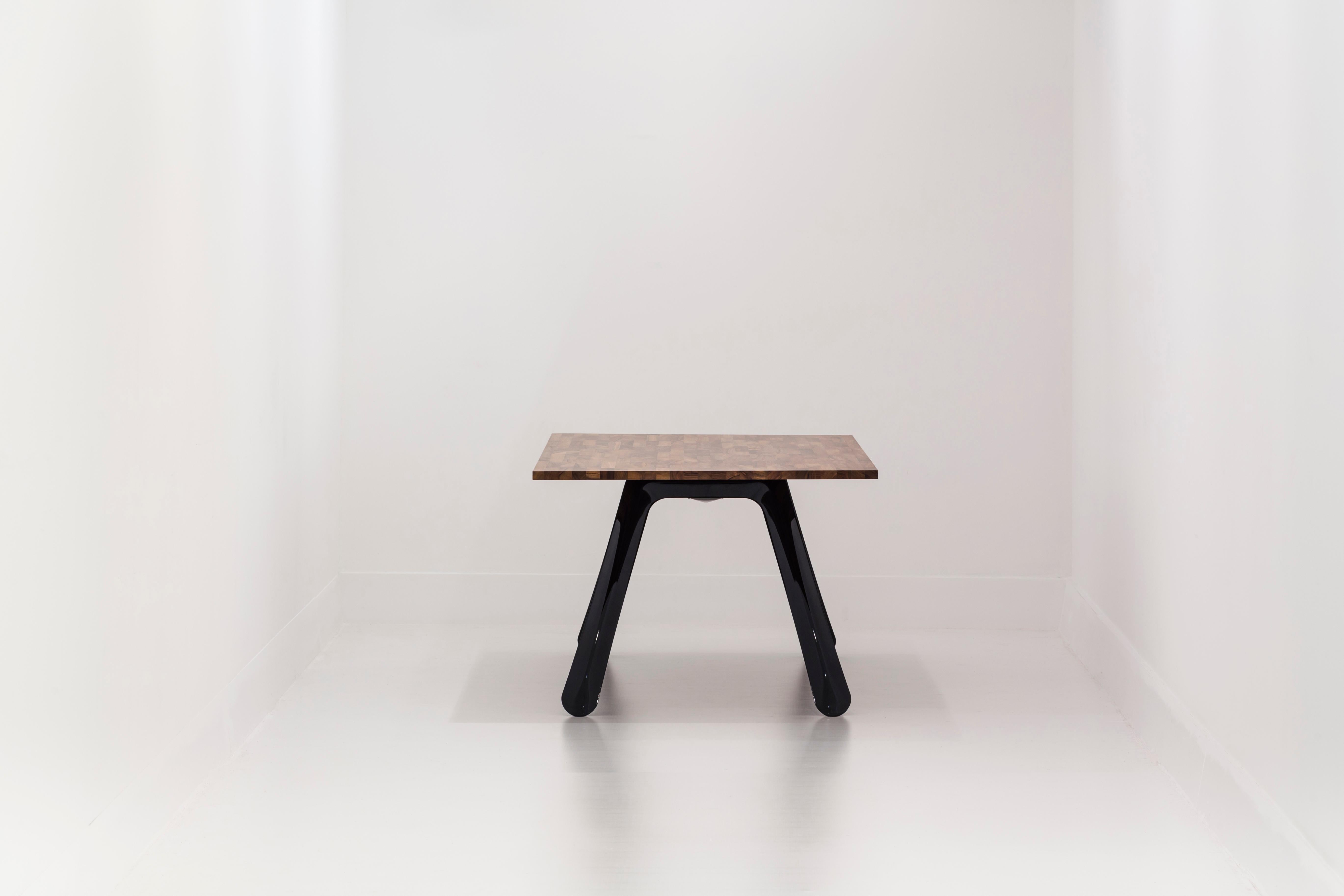Nogi-Schreibtisch aus poliertem schwarzem, glänzendem Kohlenstoffstahl von Zieta (21. Jahrhundert und zeitgenössisch) im Angebot