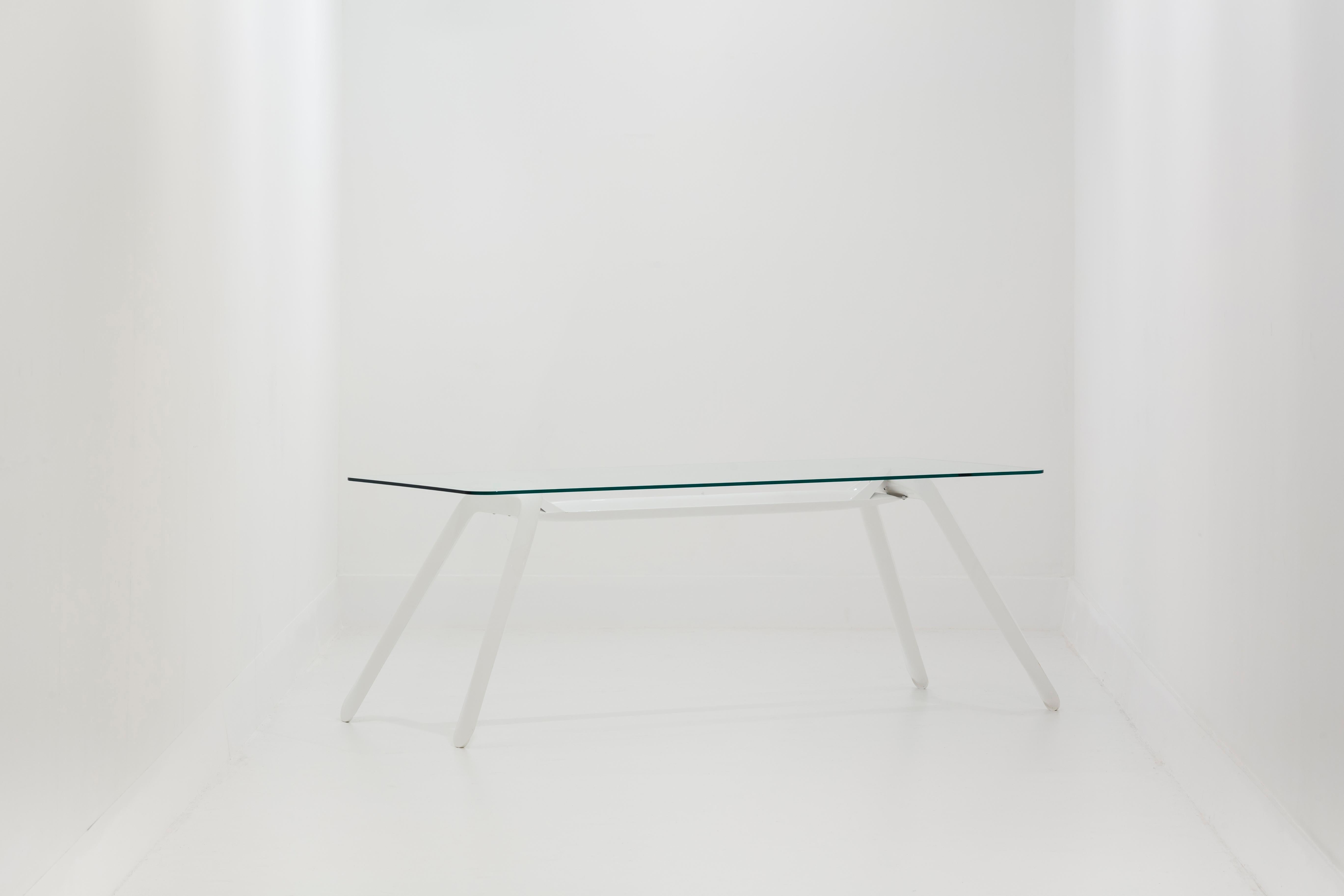 Mesa de escritorio Nogi de acero al carbono color blanco pulido brillante by Zieta Polaco en venta