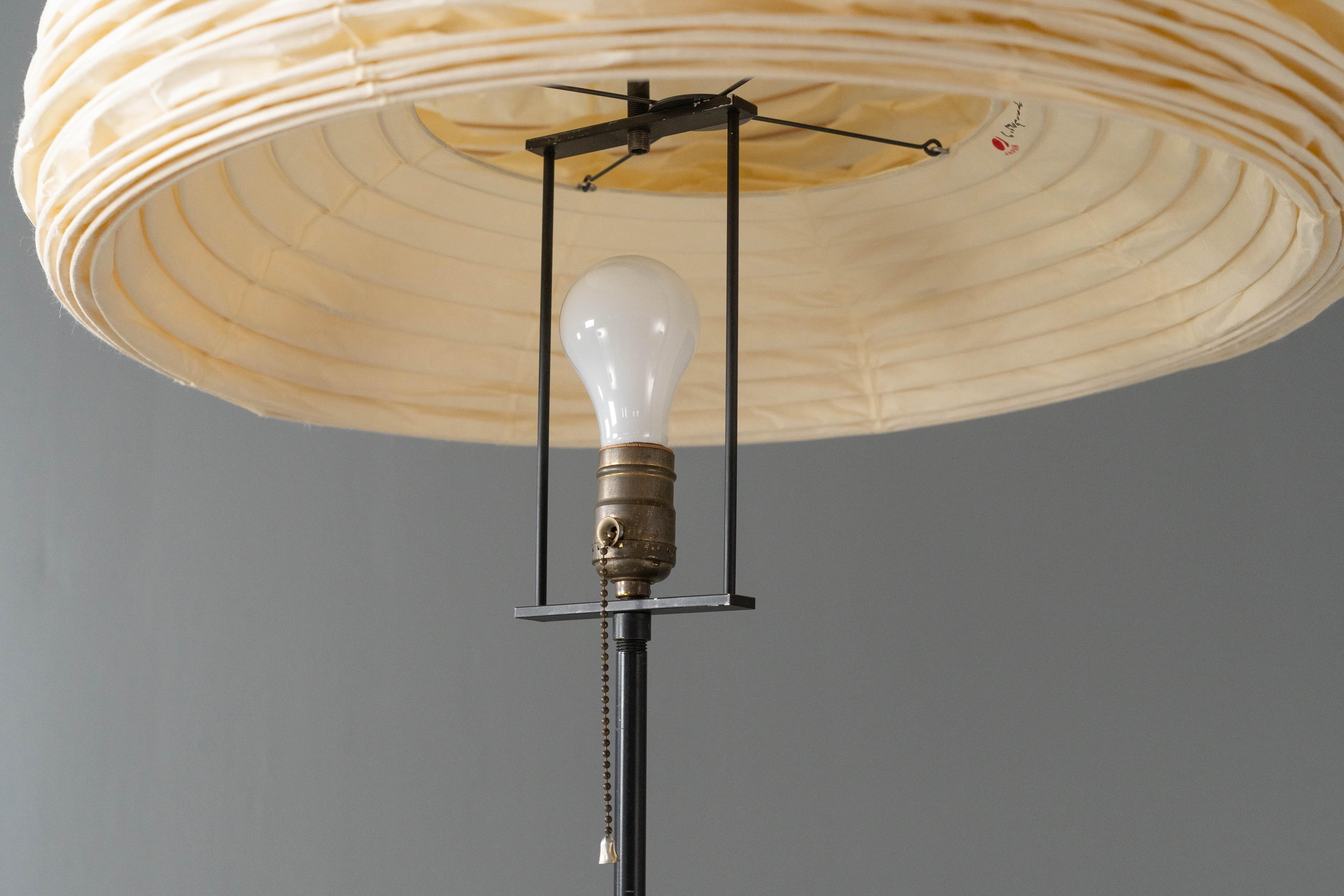 Lampada da terra Akari Model 32N di Noguchi in vendita 4