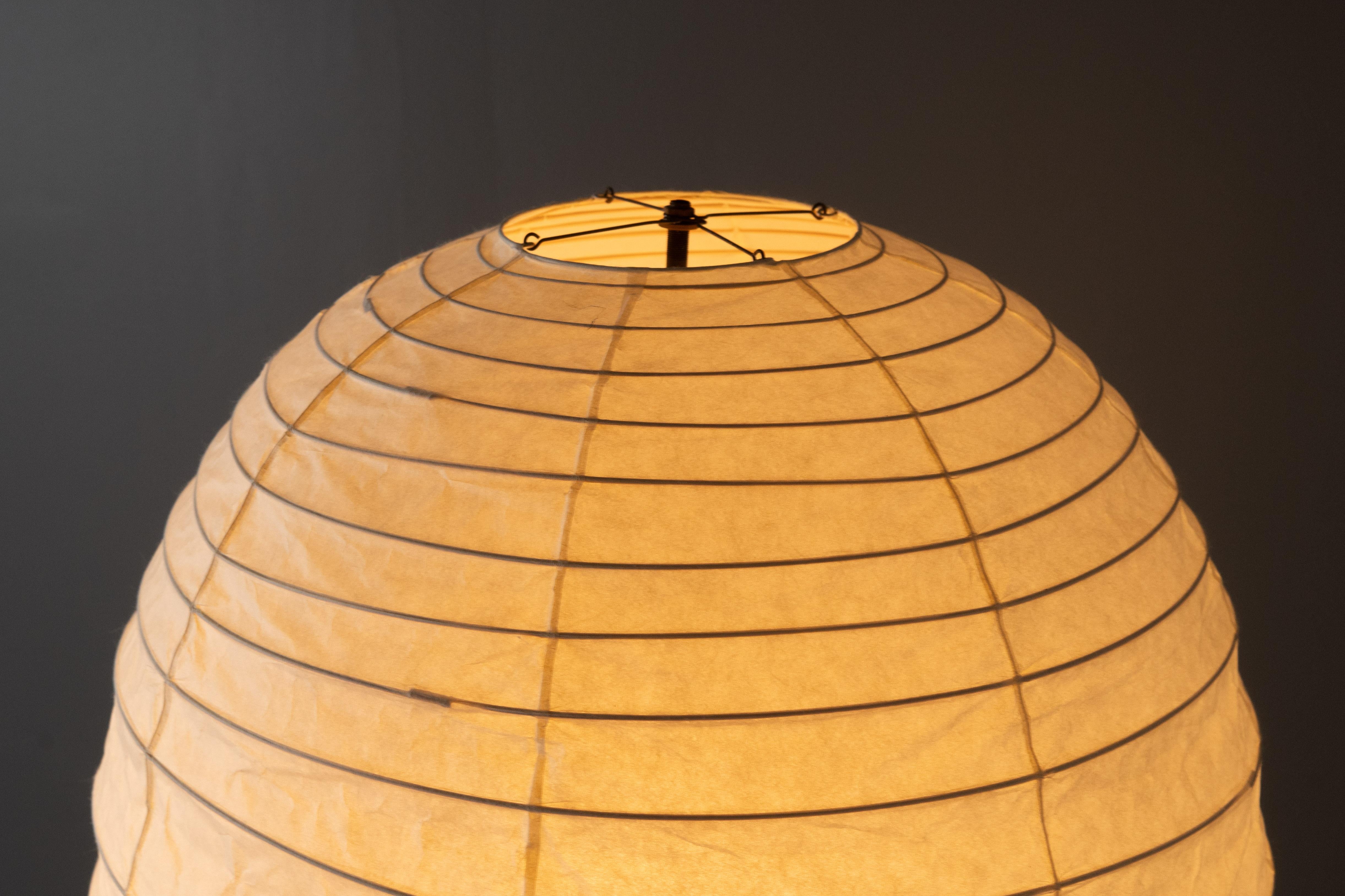 Metà XX secolo Lampada da terra Akari Model 32N di Noguchi in vendita