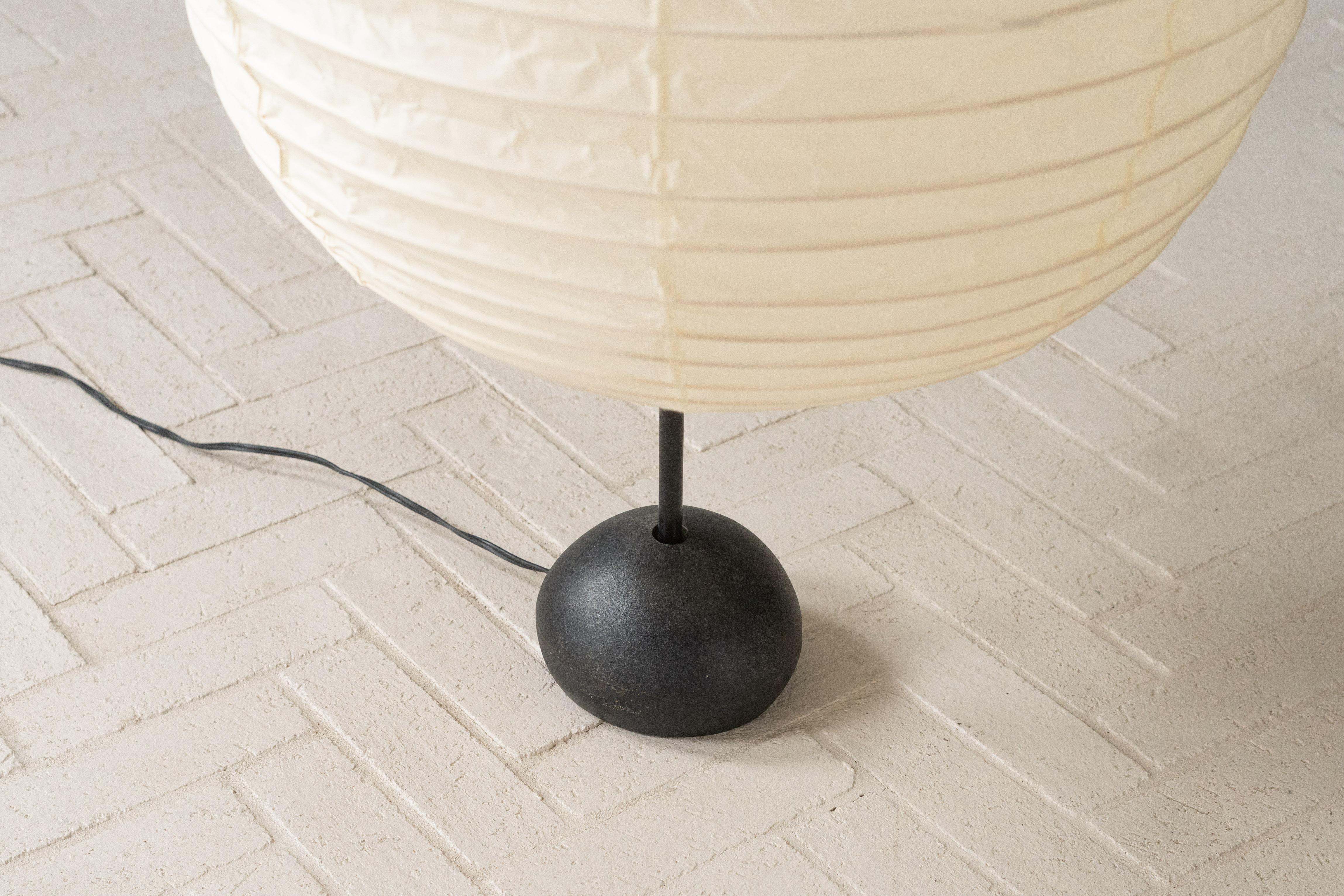 Acciaio Lampada da terra Akari Model 32N di Noguchi in vendita