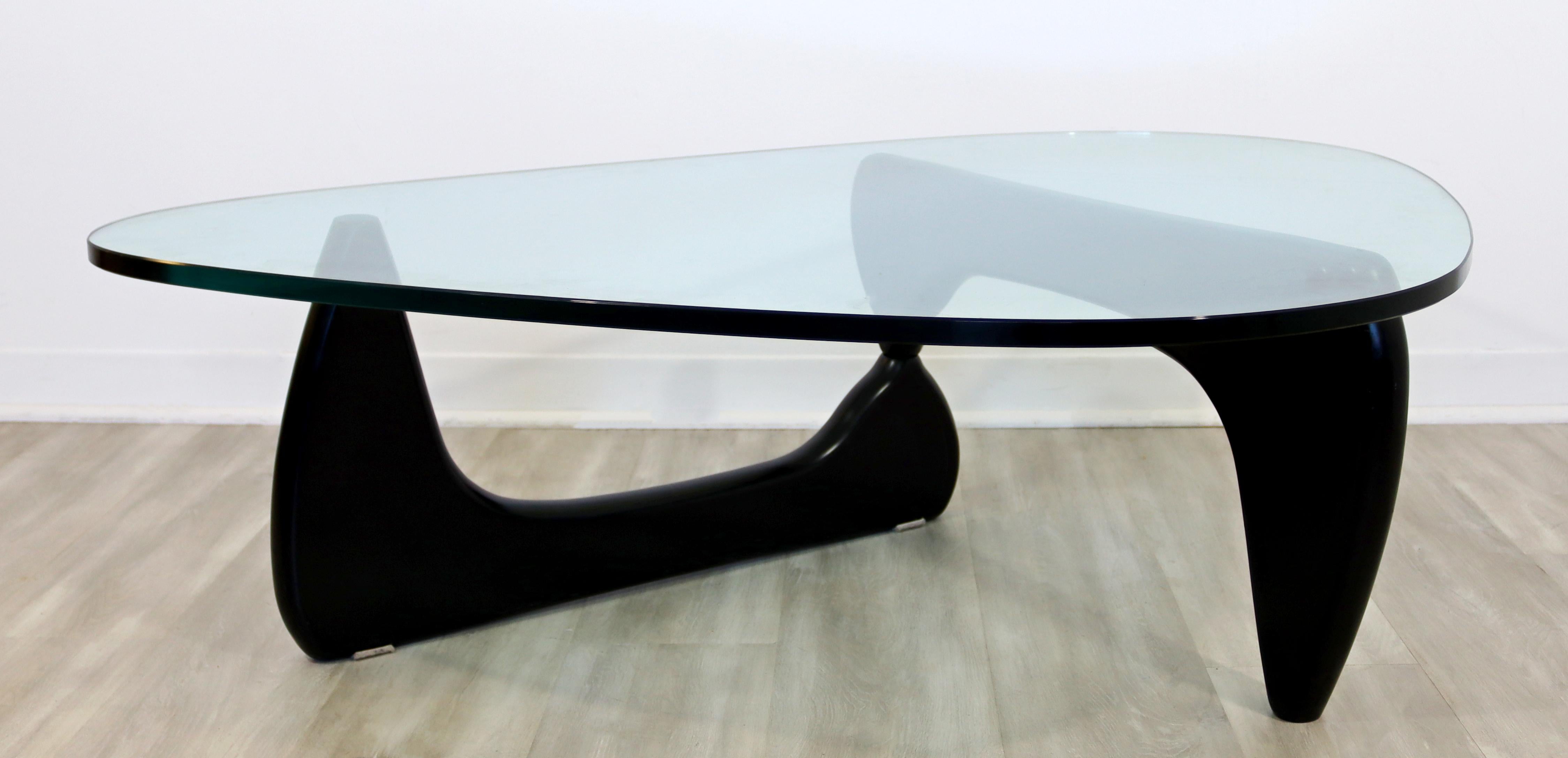 For your consideration is an original, vintage, adjustable Noguchi coffee table, with a glass top, circa the 1960s. Black Ebony wood.
Measures: 15.5 x 50 x 36 in.