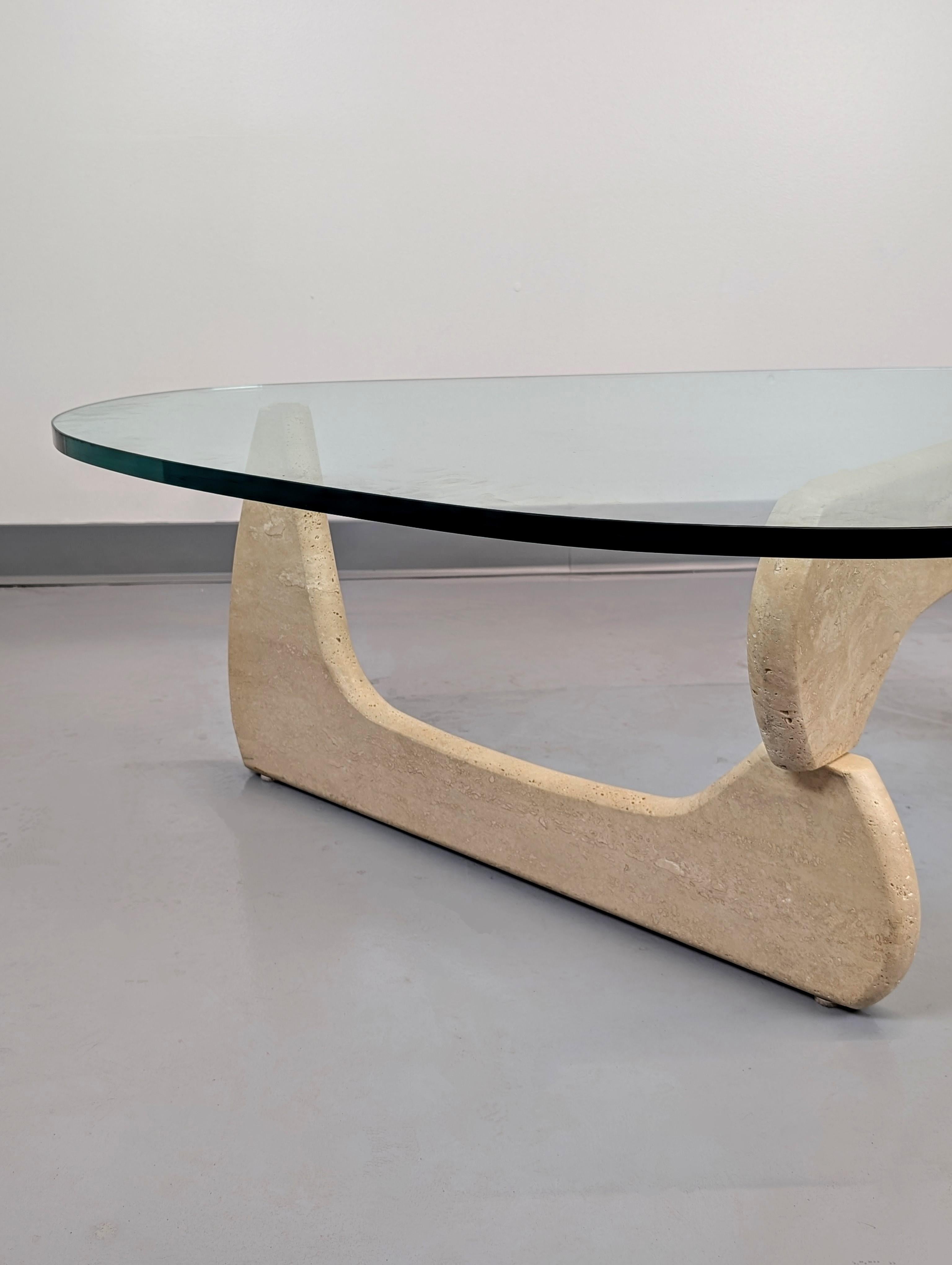 Americano Noguchi IN-50 Style Travertine Coffee Table in vendita