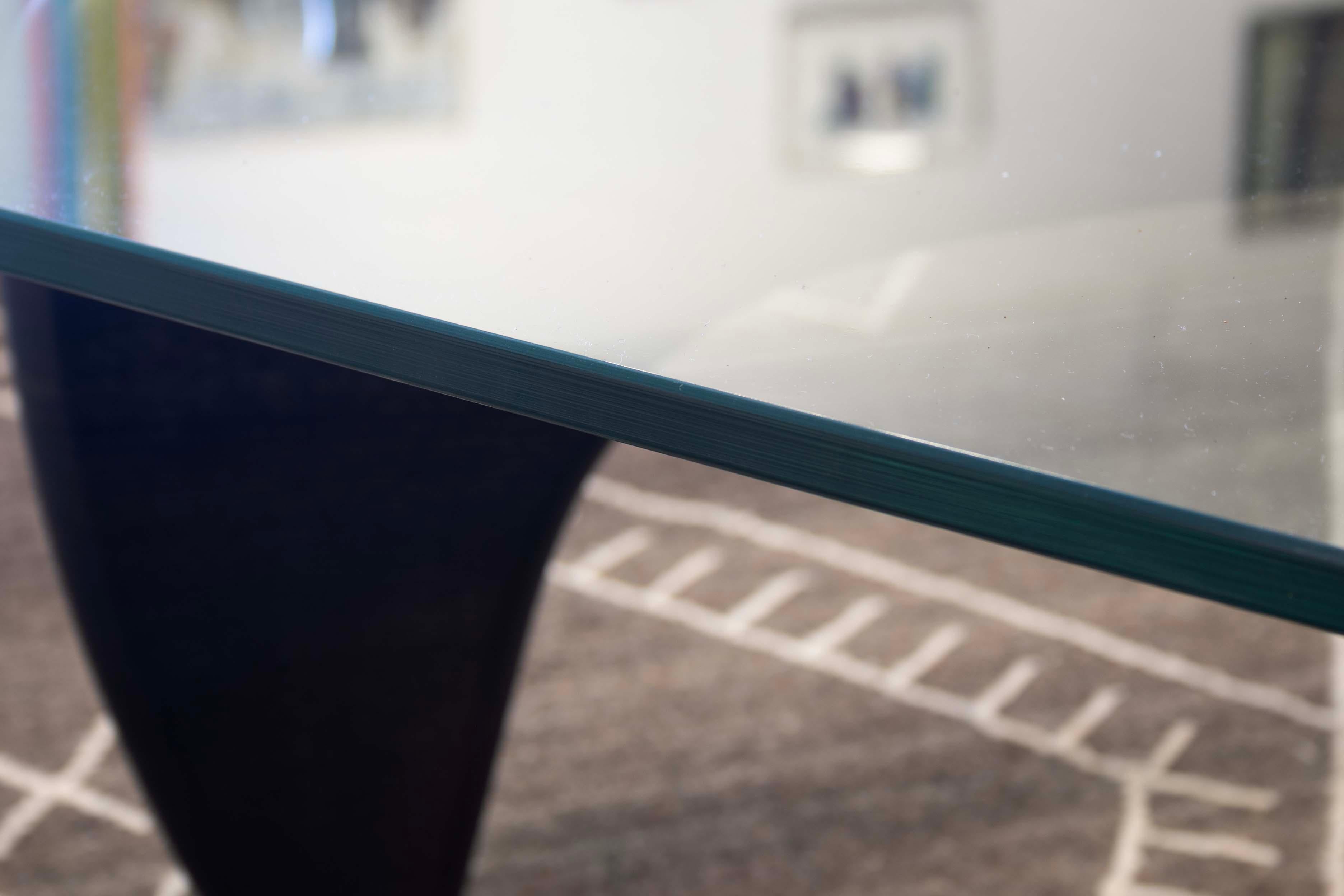 Couchtisch im Noguchi-Stil mit schwarzem Sockel, Vintage, Mid-Century Modern-Stil 1