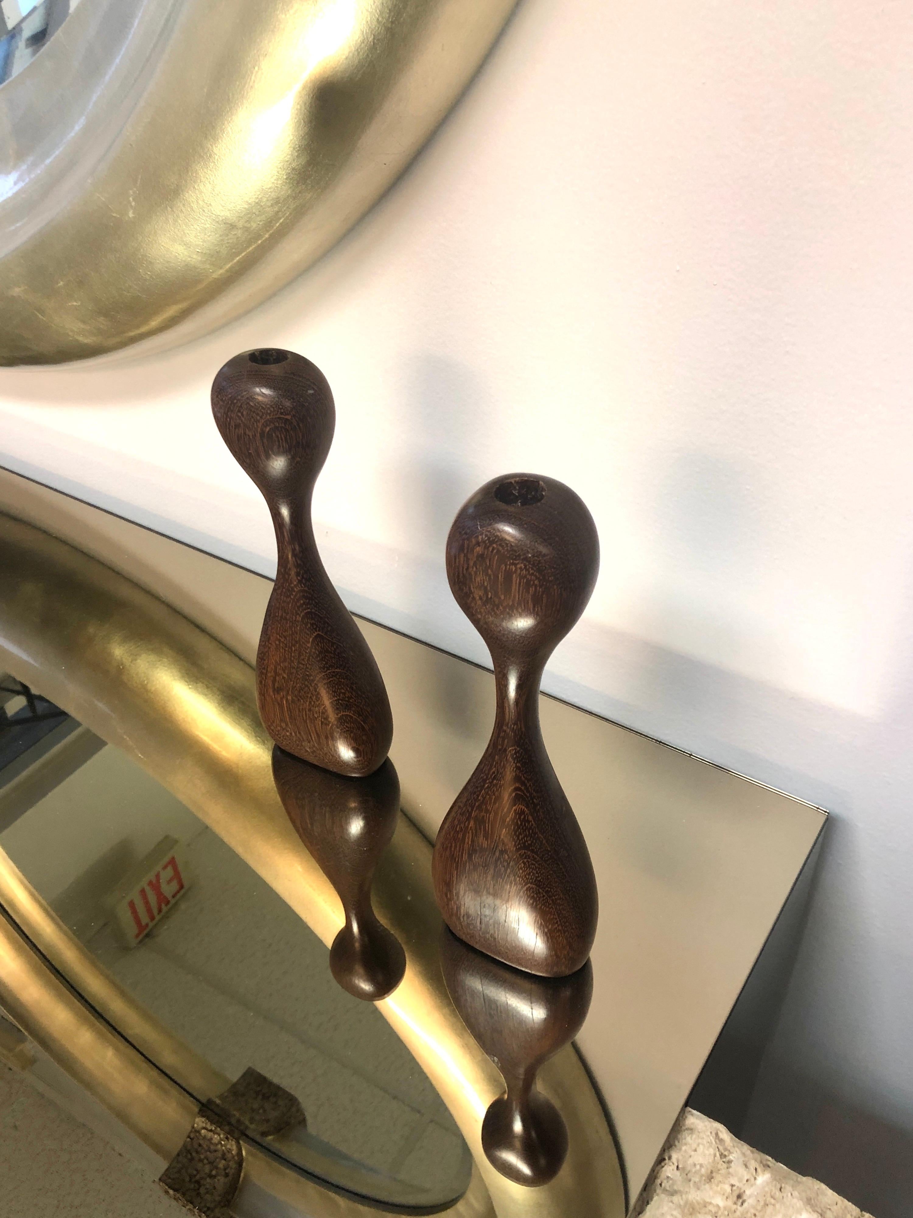 Bois Porte-bougies sculpturaux en bois dur de style Noguchi, années 1960 en vente