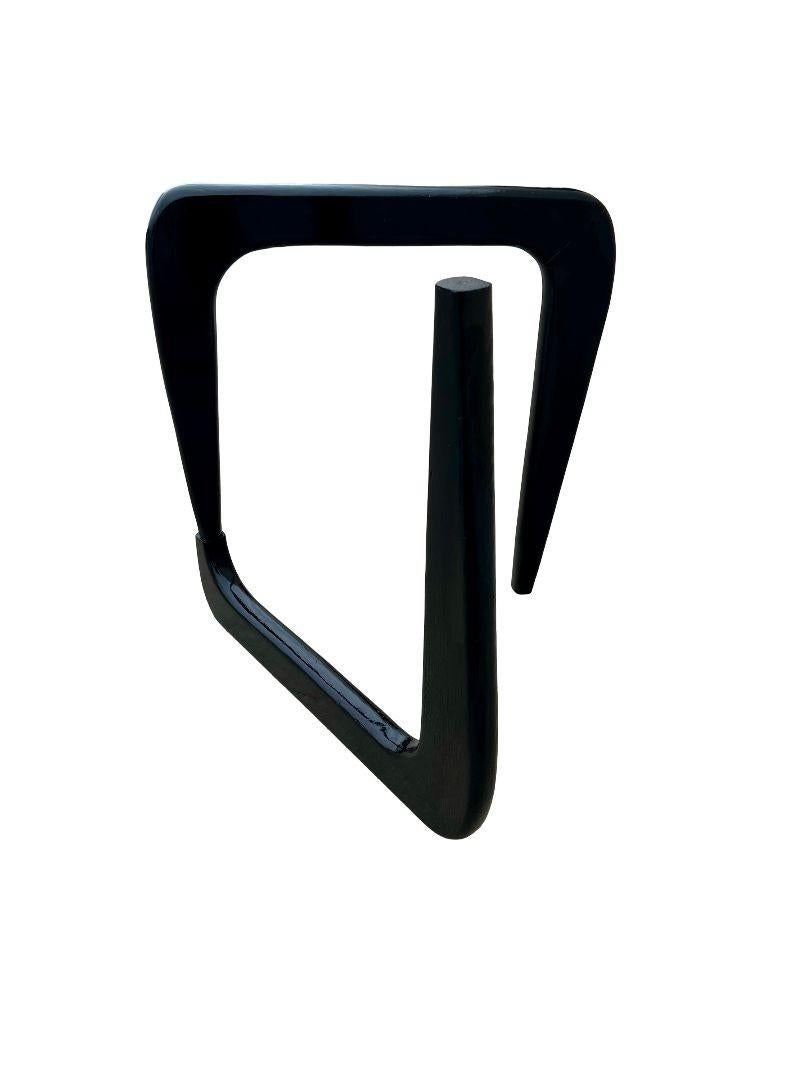 Noguchi Stil Dreieck Glasplatte Breite Beistelltisch im Zustand „Hervorragend“ im Angebot in Van Nuys, CA