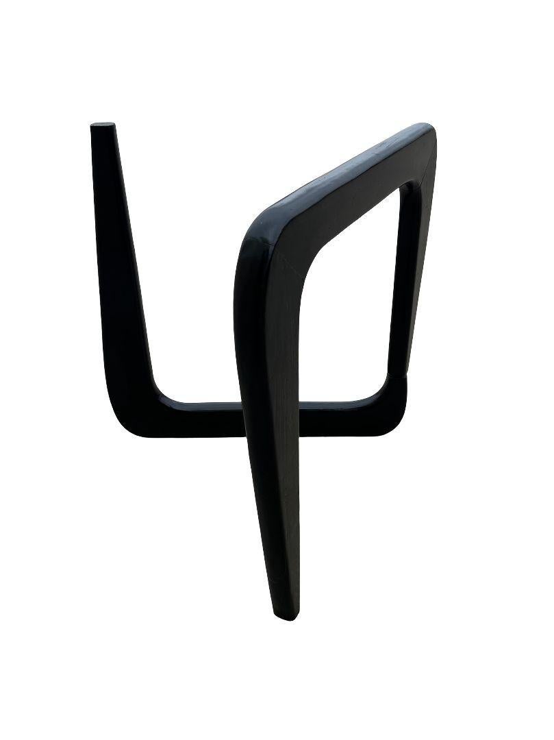 Noguchi Stil Dreieck Glasplatte Breite Beistelltisch (Mitte des 20. Jahrhunderts) im Angebot