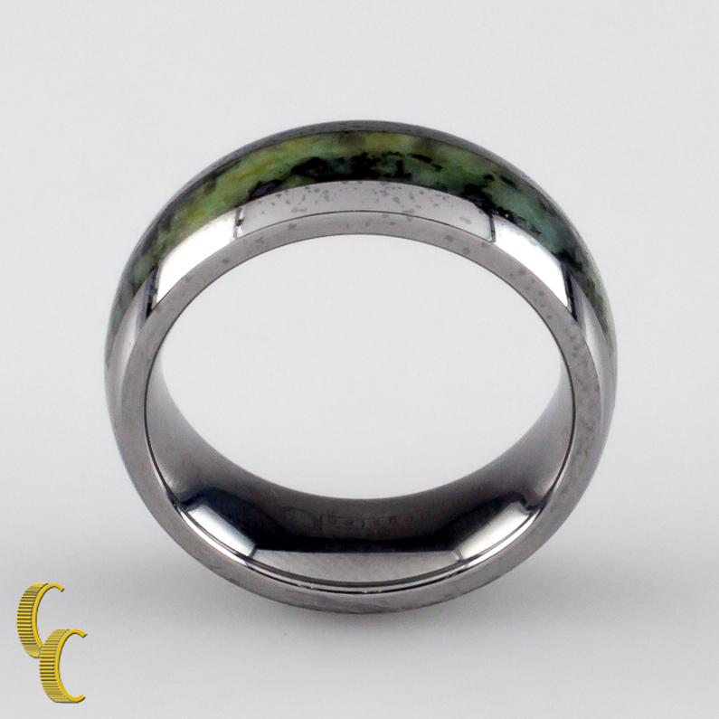 Tungsten carbide band ring by Nohe.
Features green marble stripe in the middle.
Extremely hard material and resistant to dents and scratches.
Size 8.25.
Width: 8 mm.
Weight: 11.8 grams.
