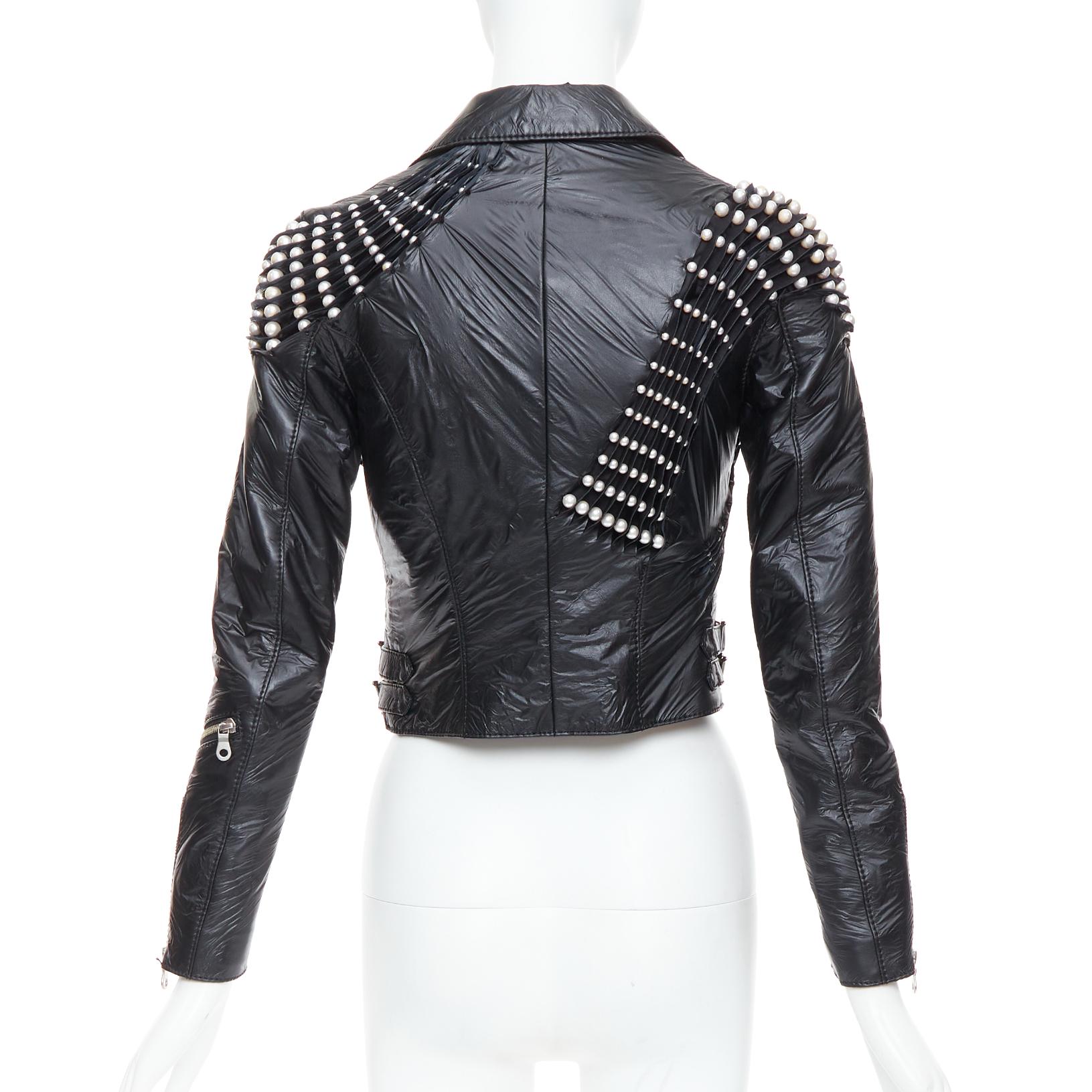 NOIR KEI NINOMIYA 2014 chaqueta negra de piel sintética con perlas S en venta 1