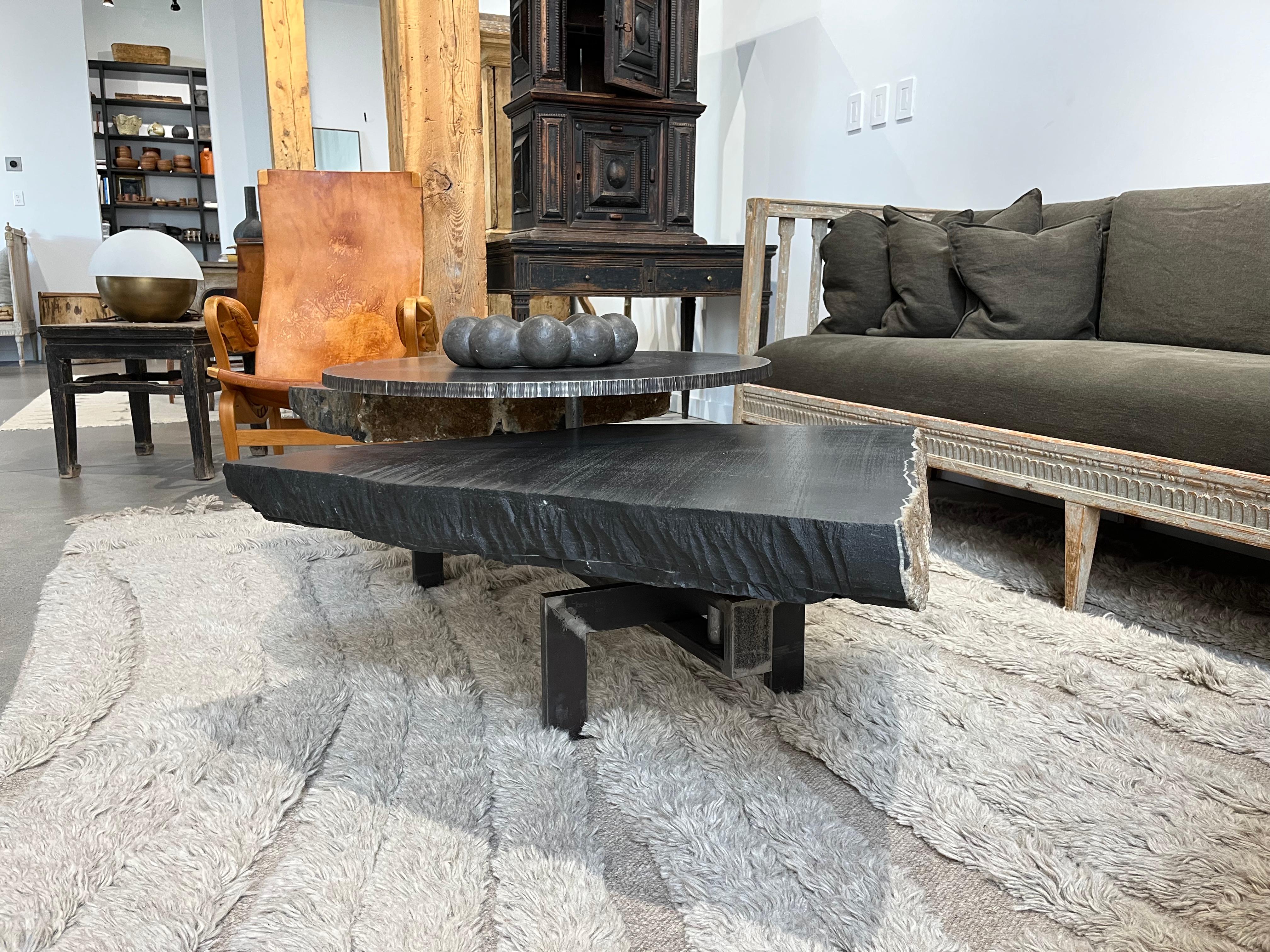 Mesa baja Noir Trois Assiettes Belga en venta
