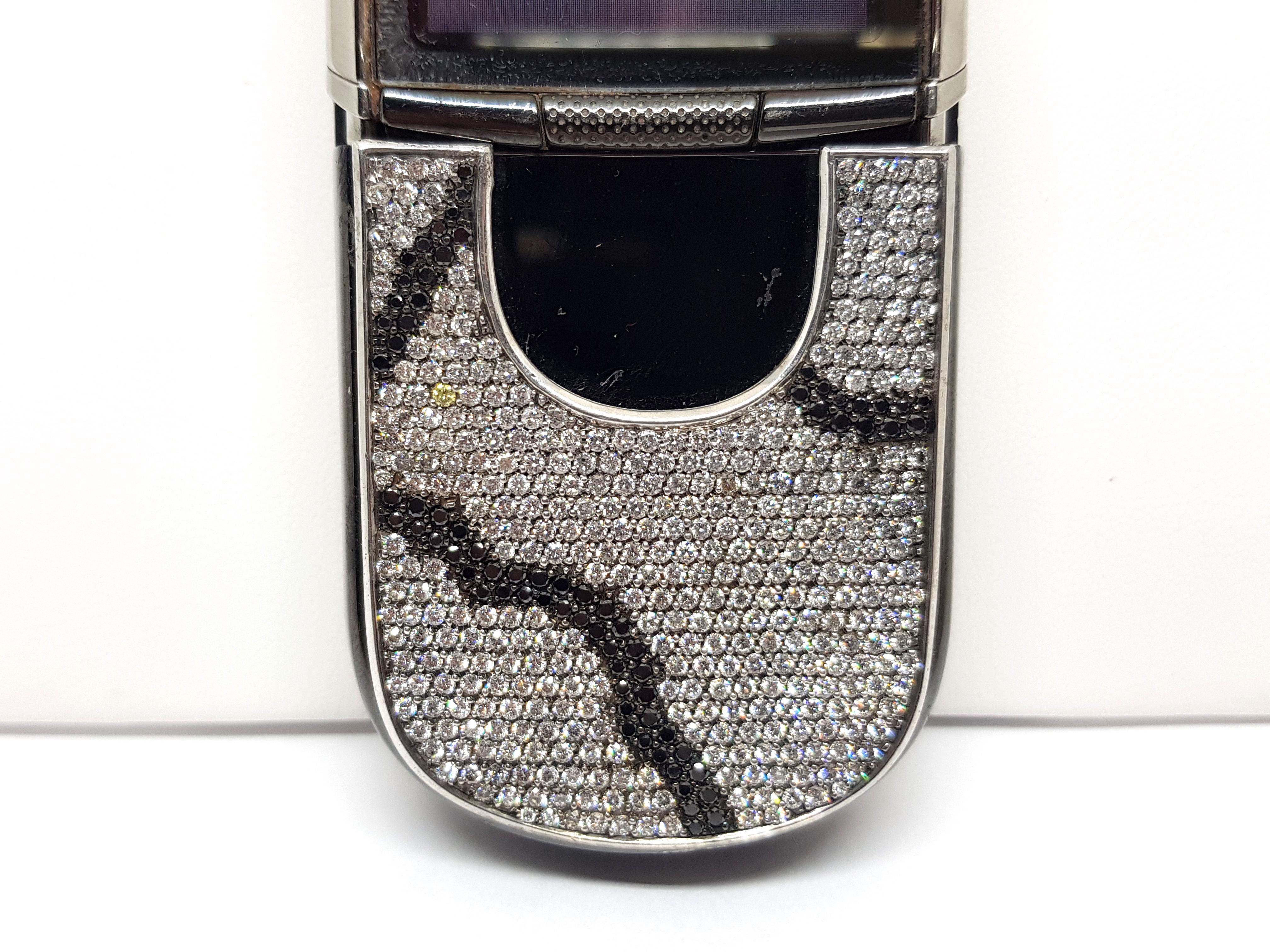 Contemporary Nokia White Diamond Studded Cell Phone
