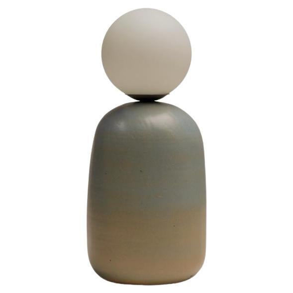 Lampe de table Nola en oxyde bleu par Cruc Studio, céramique faite main en vente