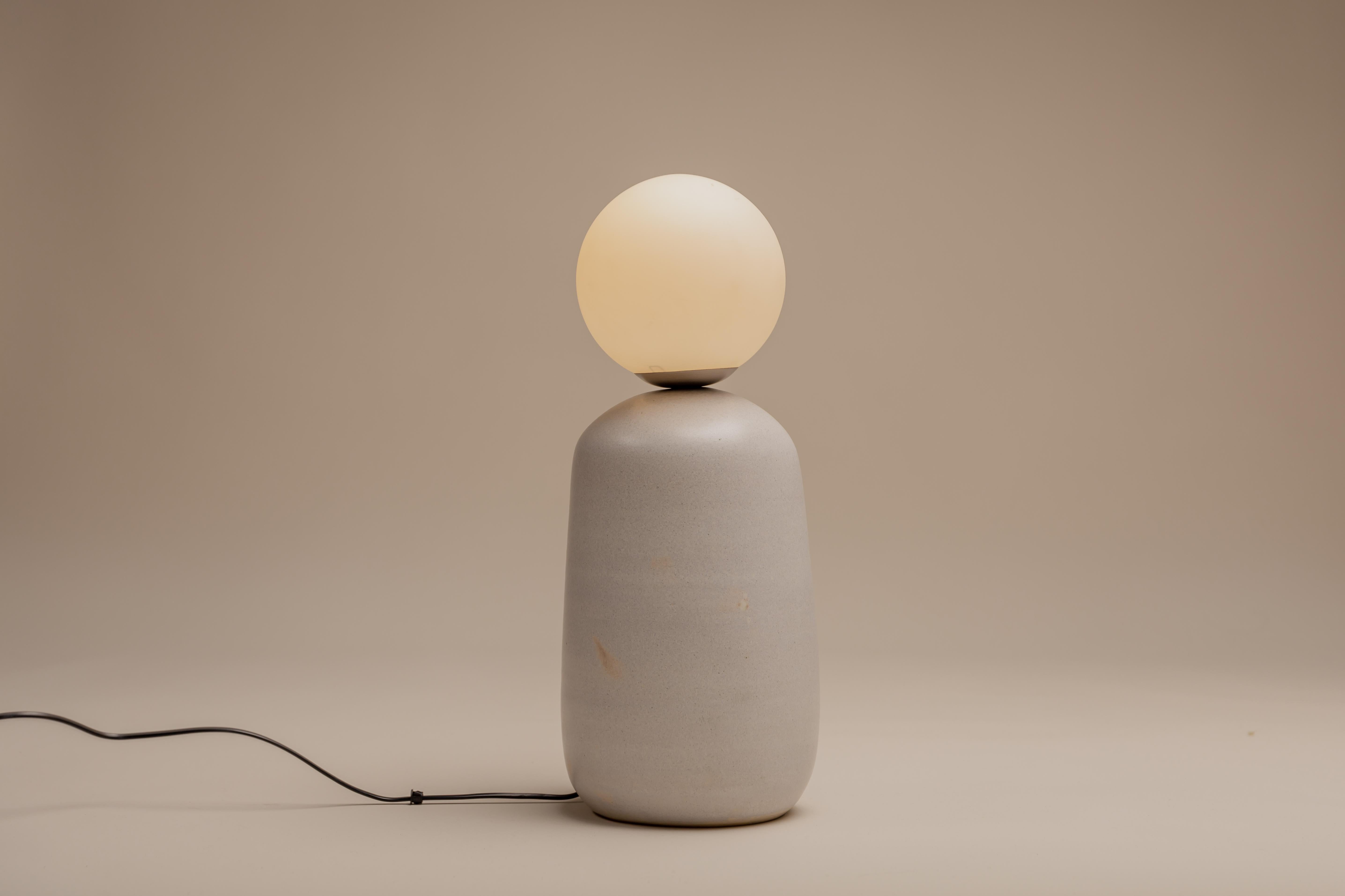 Lampe Nola en oxyde gris par Cruc Studio

2024

Argile

L 20 X 20 X 48 cm
L 7,8