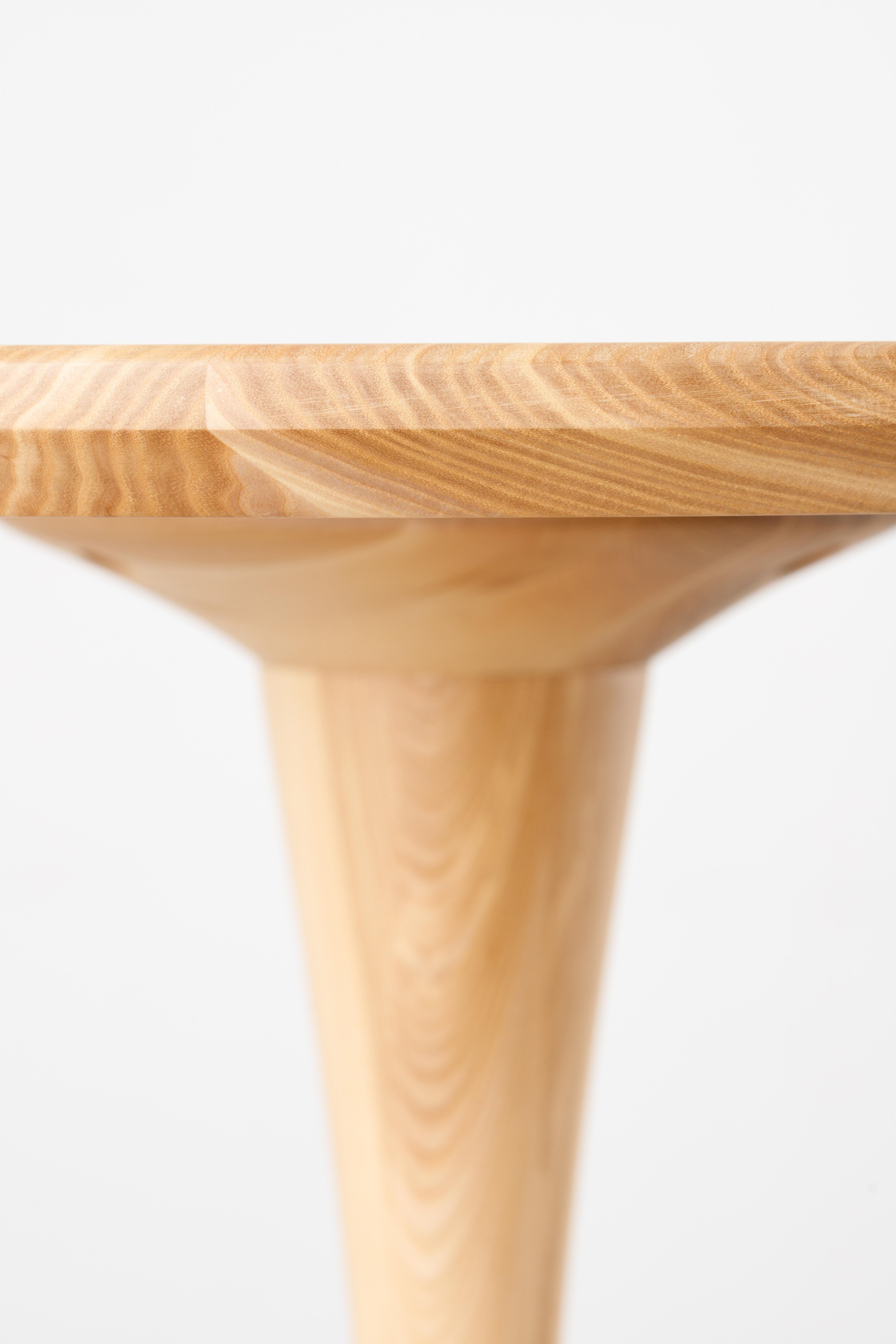 Mesa alta moderna de madera maciza de fresno Nolan Moderno de mediados de siglo en venta
