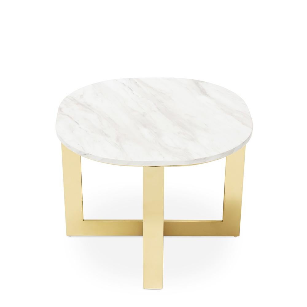 Table d'appoint Nolan gold avec structure
En finition dorée avec un plateau en marbre blanc.
Également disponible en finition chromée avec
dessus en marbre.