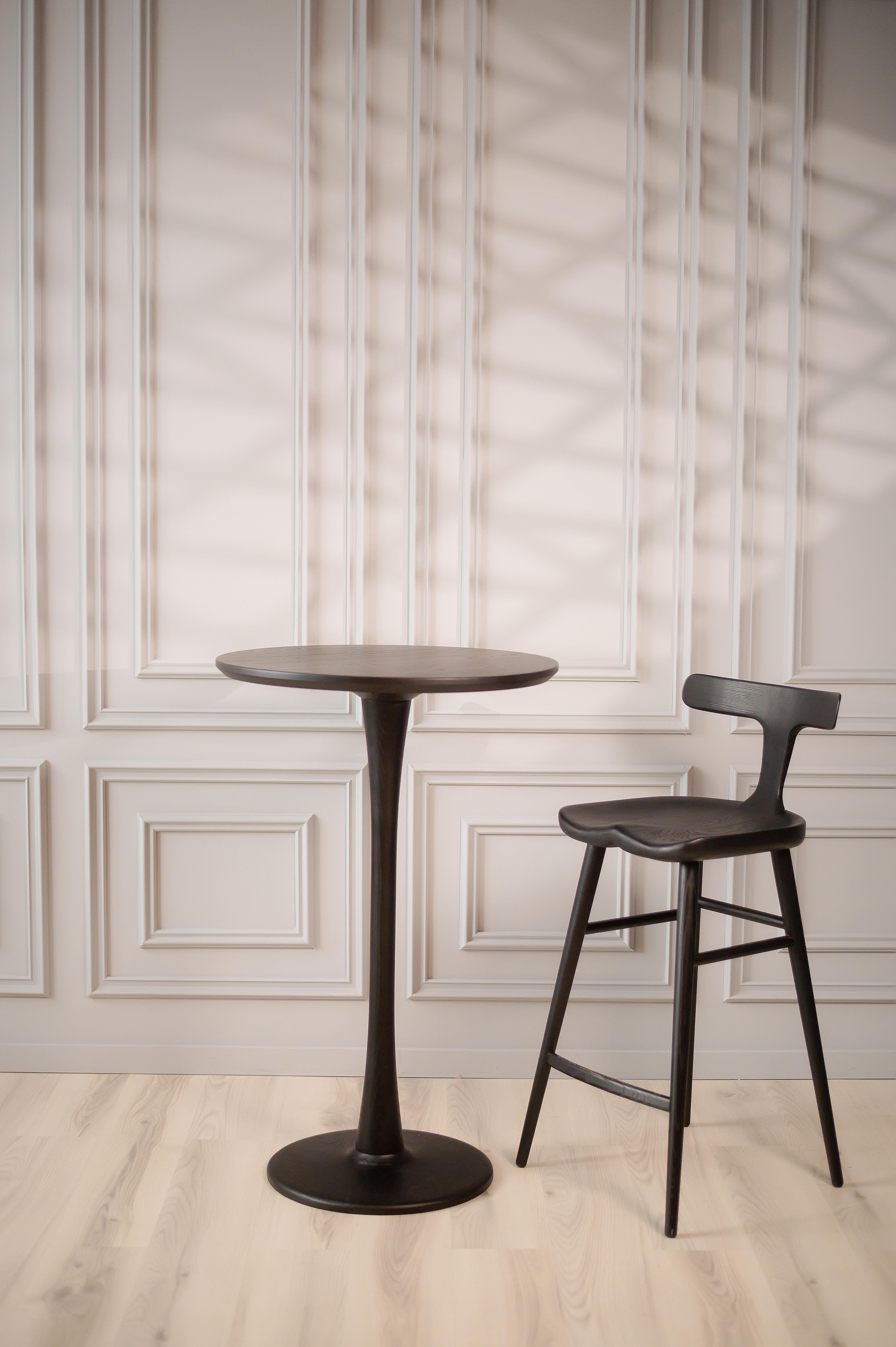 Mid-Century Modern Nolan Black Ash Solid Wood Modern High Bar Table (table de bar haute) en vente