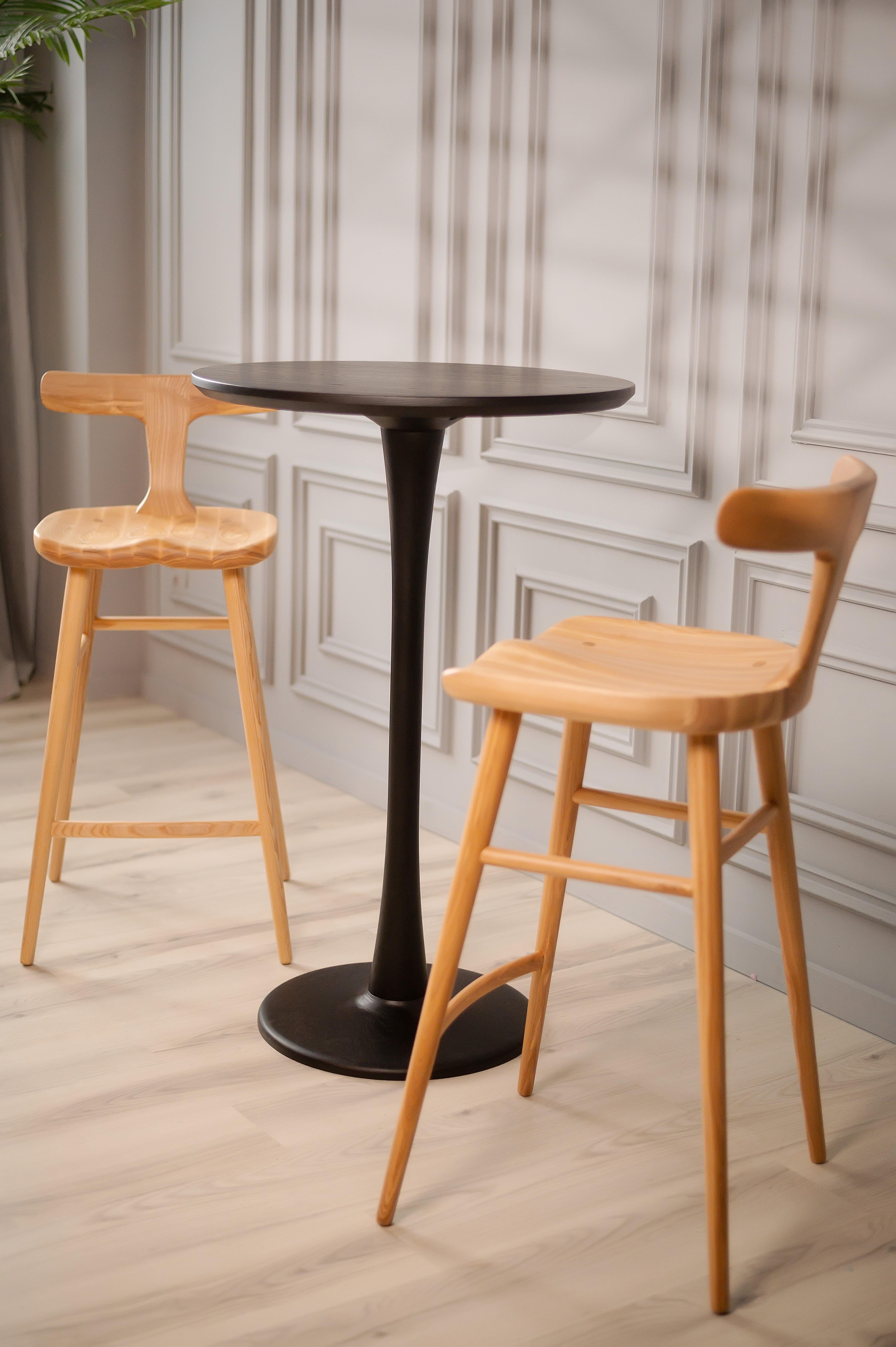 Bois Nolan Black Ash Solid Wood Modern High Bar Table (table de bar haute) en vente